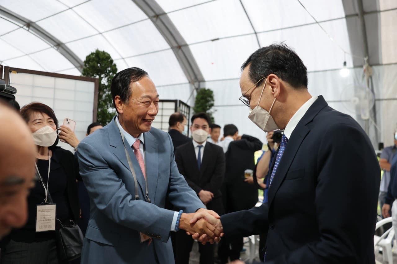 恐成國民黨棄子?郭台銘記者會突取消,宣明智「挺郭宴」接連取消引外界遐想。(翻自郭台銘臉書)