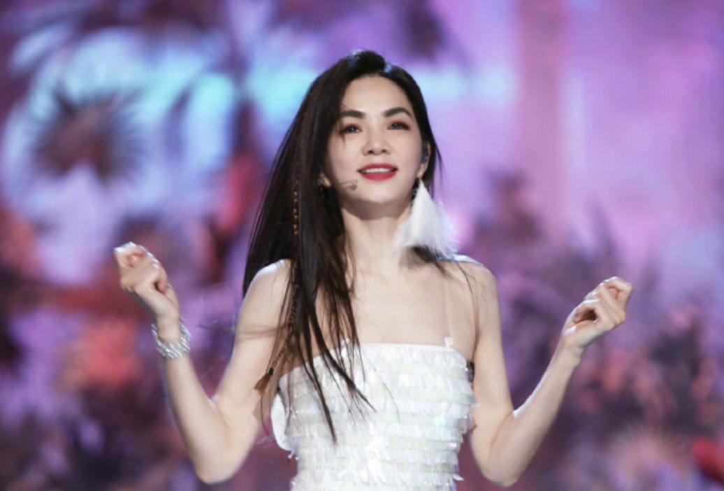 Ella(陳嘉樺)近日參加中國綜藝節目《乘風2023》掀起一波回憶殺。(翻攝Ella微博)