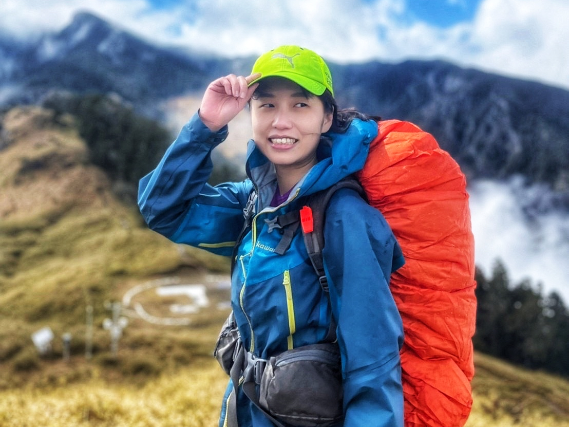 汐科店專案經理楊玗臻是信義房屋「女力」代表之一,除了工作表現優異,閒暇時也常常去爬山。(信義房屋提供)