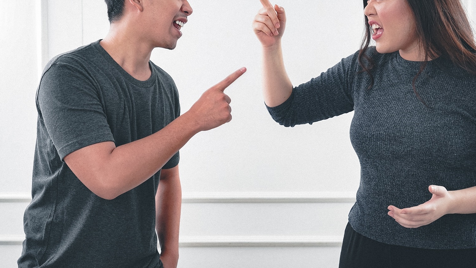 一對怨偶互控對方出軌、嫖妓，雙方對簿公堂，法官判：都賠。（示意圖，翻攝自pixabay）