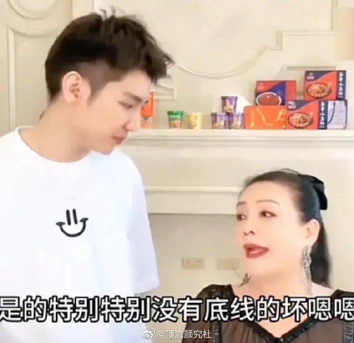 張蘭在直播時暗嗆大S。(翻攝自微博)