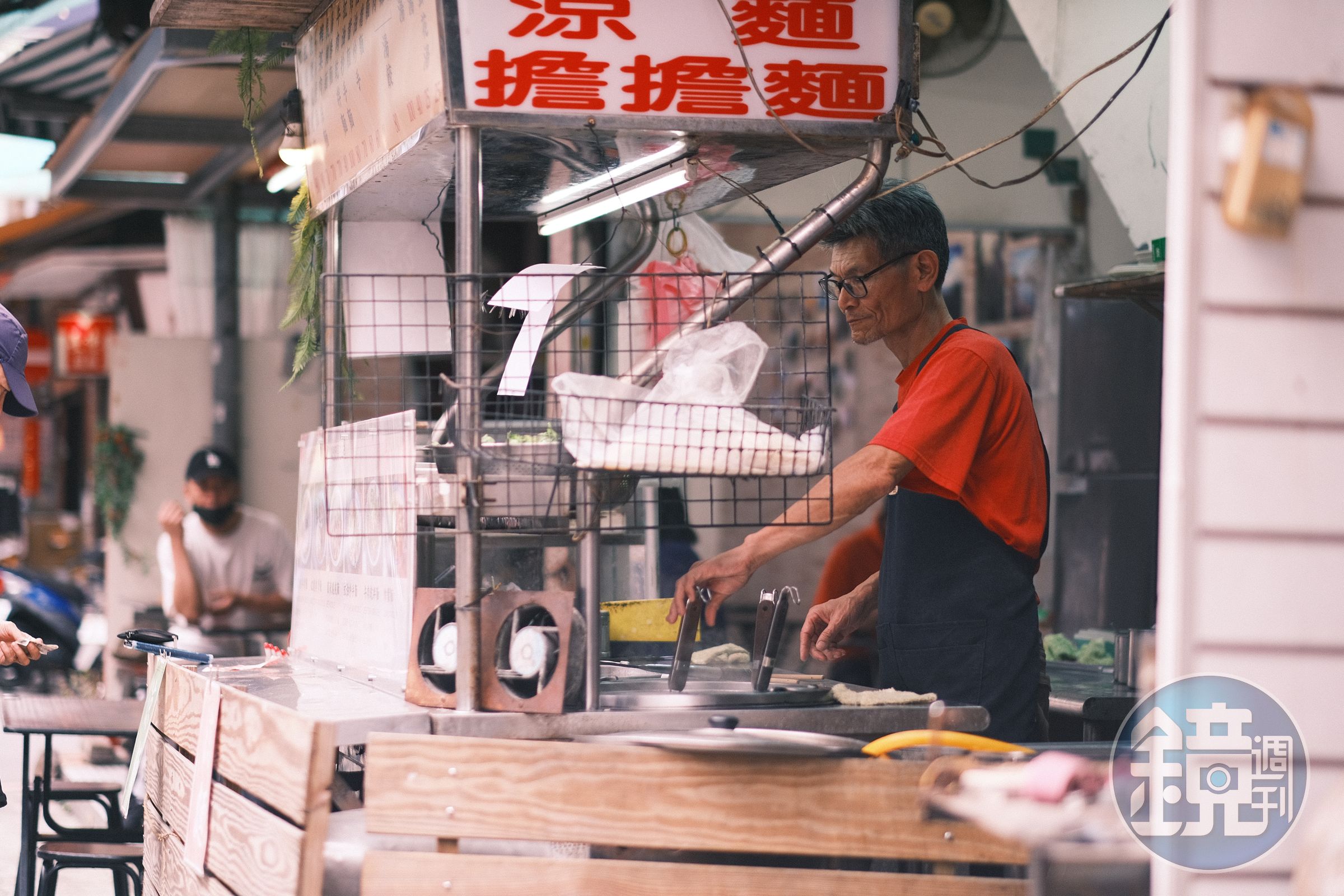 店面保有古樸的感覺,也很熱情的招待外國客人。