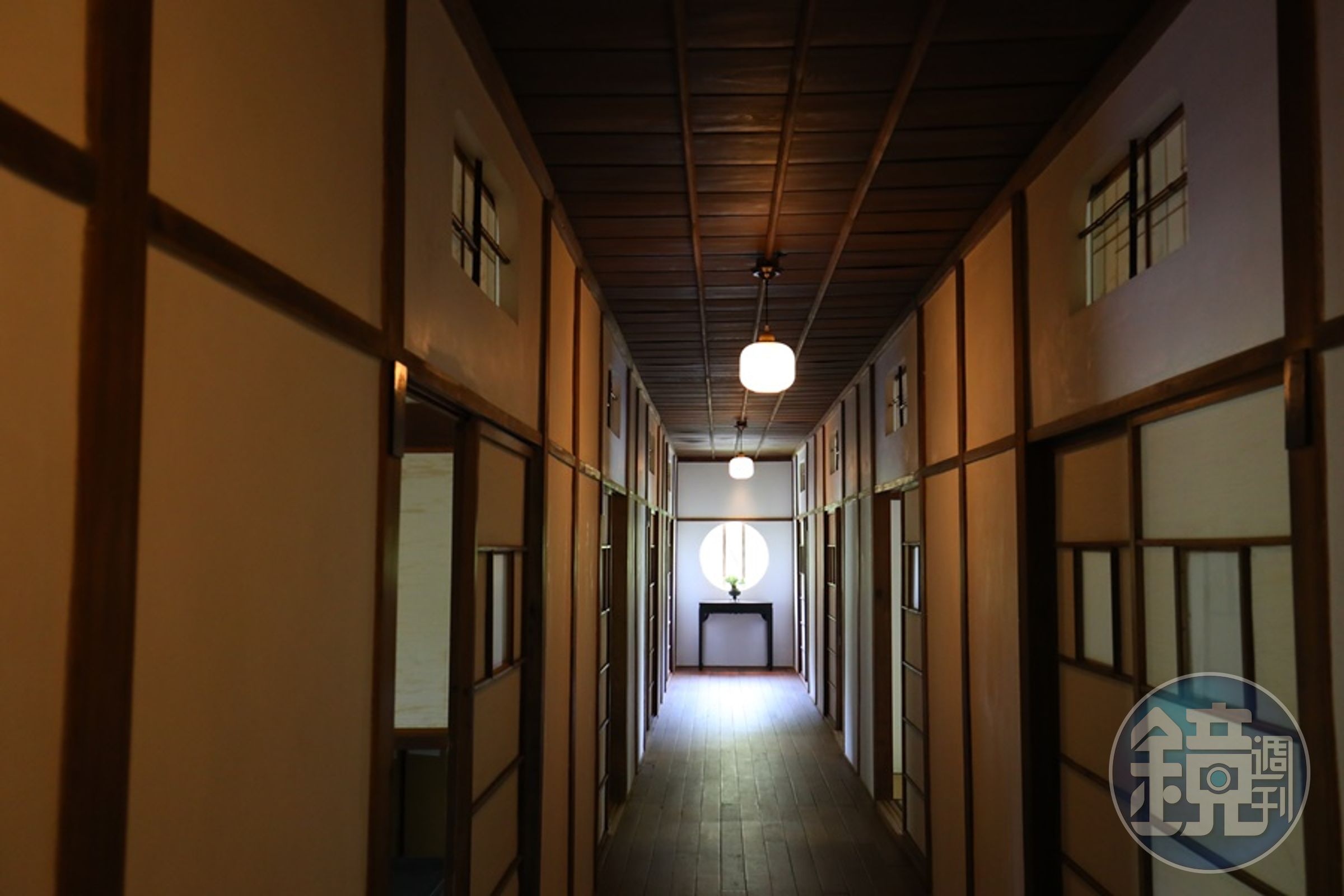 宿舍區的10間6帖房,以中央廊道分隔。