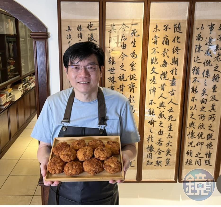 我做的金錢蝦餅真的很大顆,像菠蘿麵包。明福只有我的一半份量。