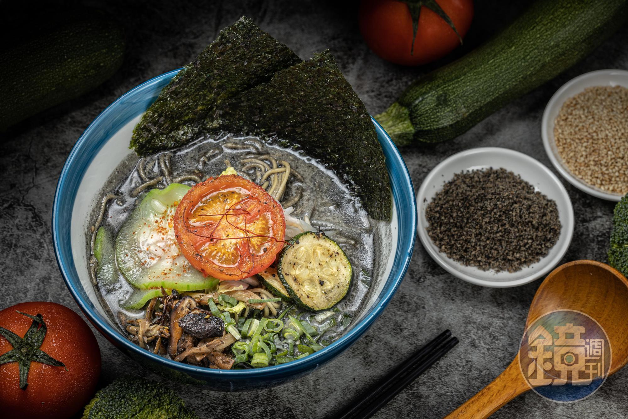 主廚以顏色設計拉麵,其中的「黑色幽默」以黑芝麻、燕麥奶營造湯頭的濃郁感。(230元/份)