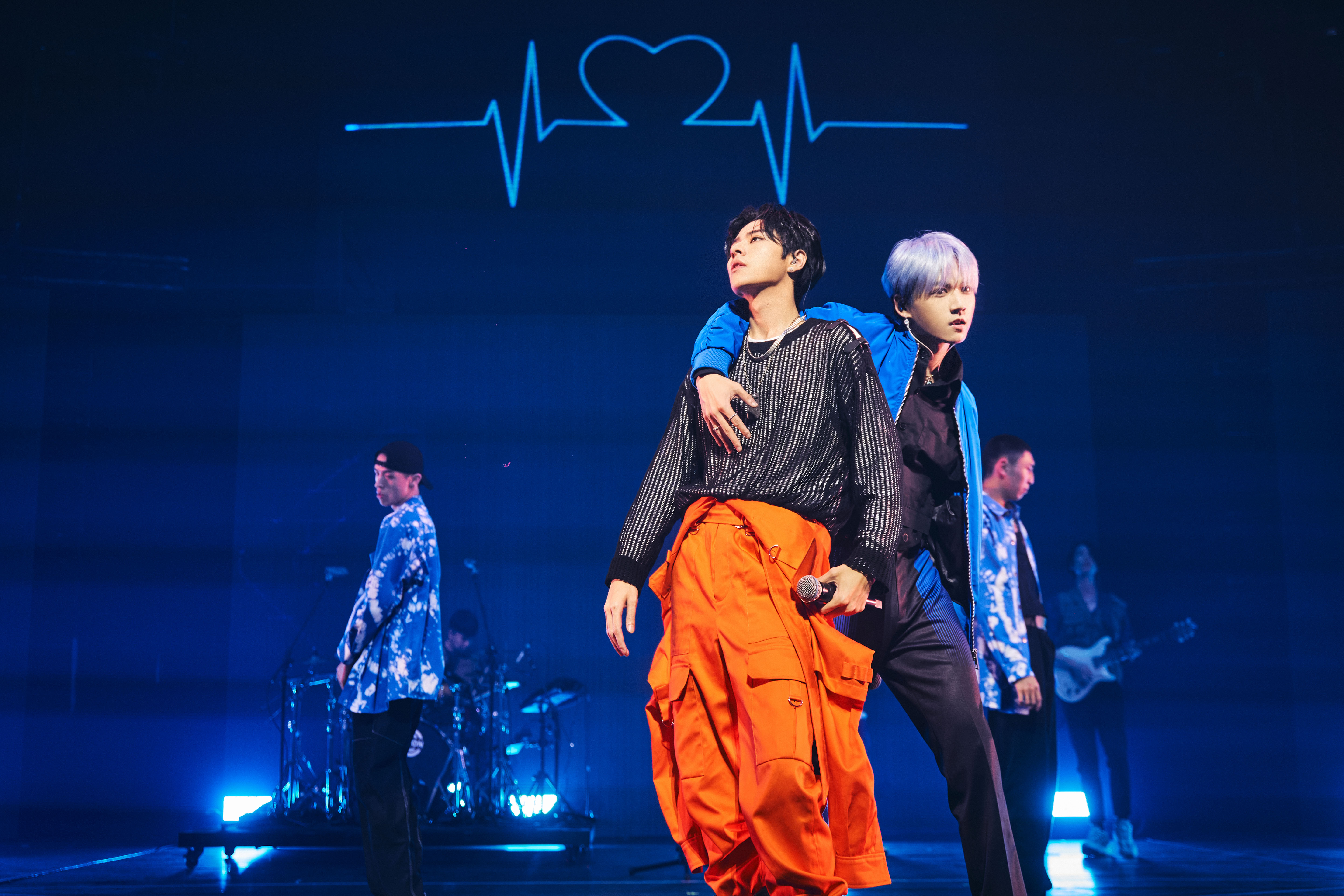 Ozone佳辰和祖安在演唱會上獻唱的〈Young Blood〉MV已上架。（索尼音樂提供）