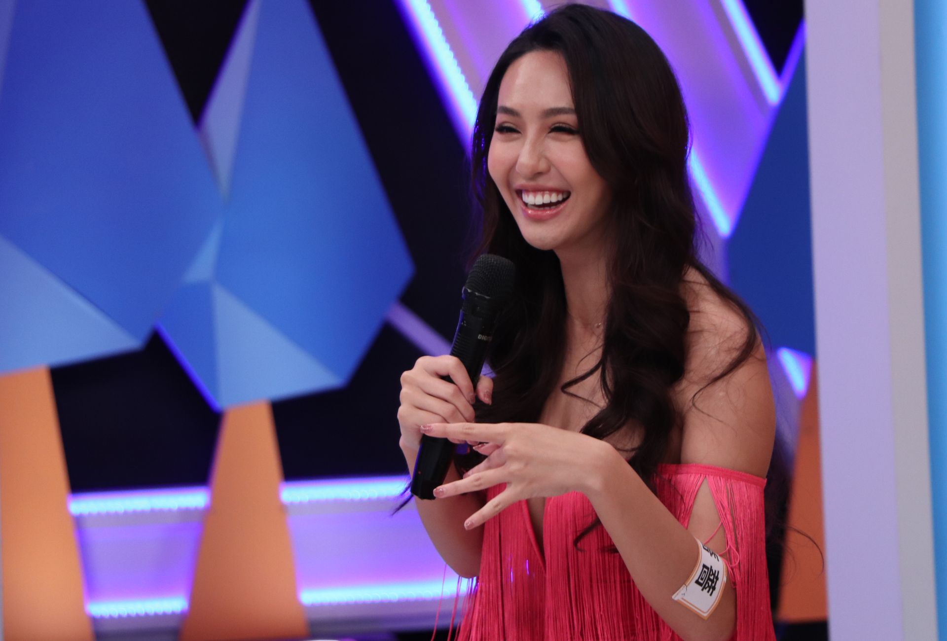 薔薔在節目中還分享獨自到德國旅行的驚魂記。(中天)