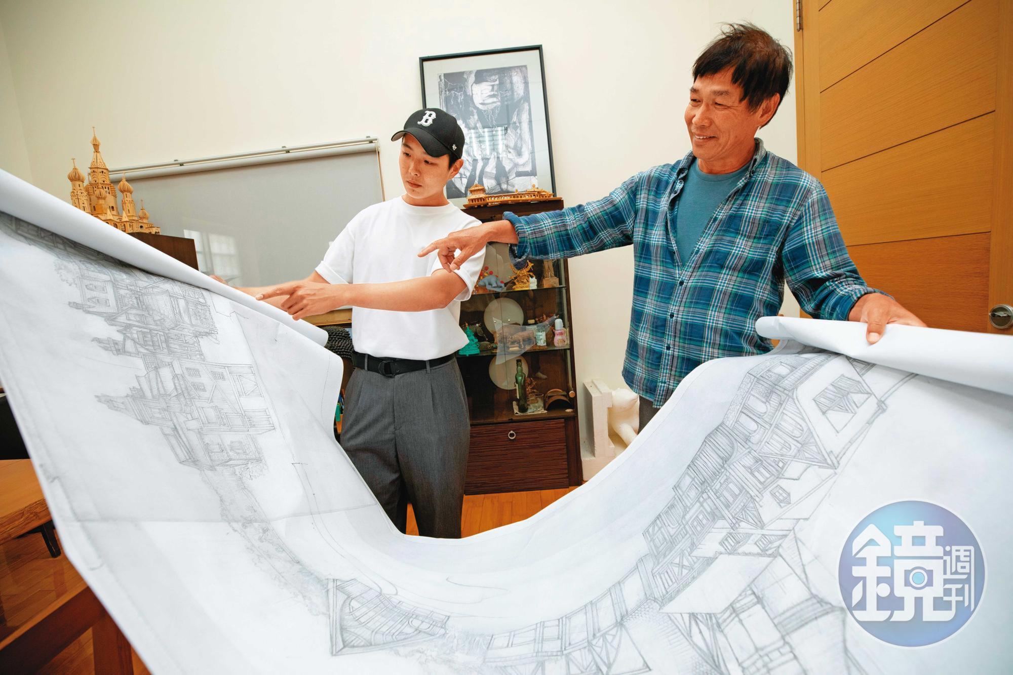 毛榮海(右)從業逾30年,前幾年把同是美術本科畢業的長子毛槿森(左)喚回家幫忙。