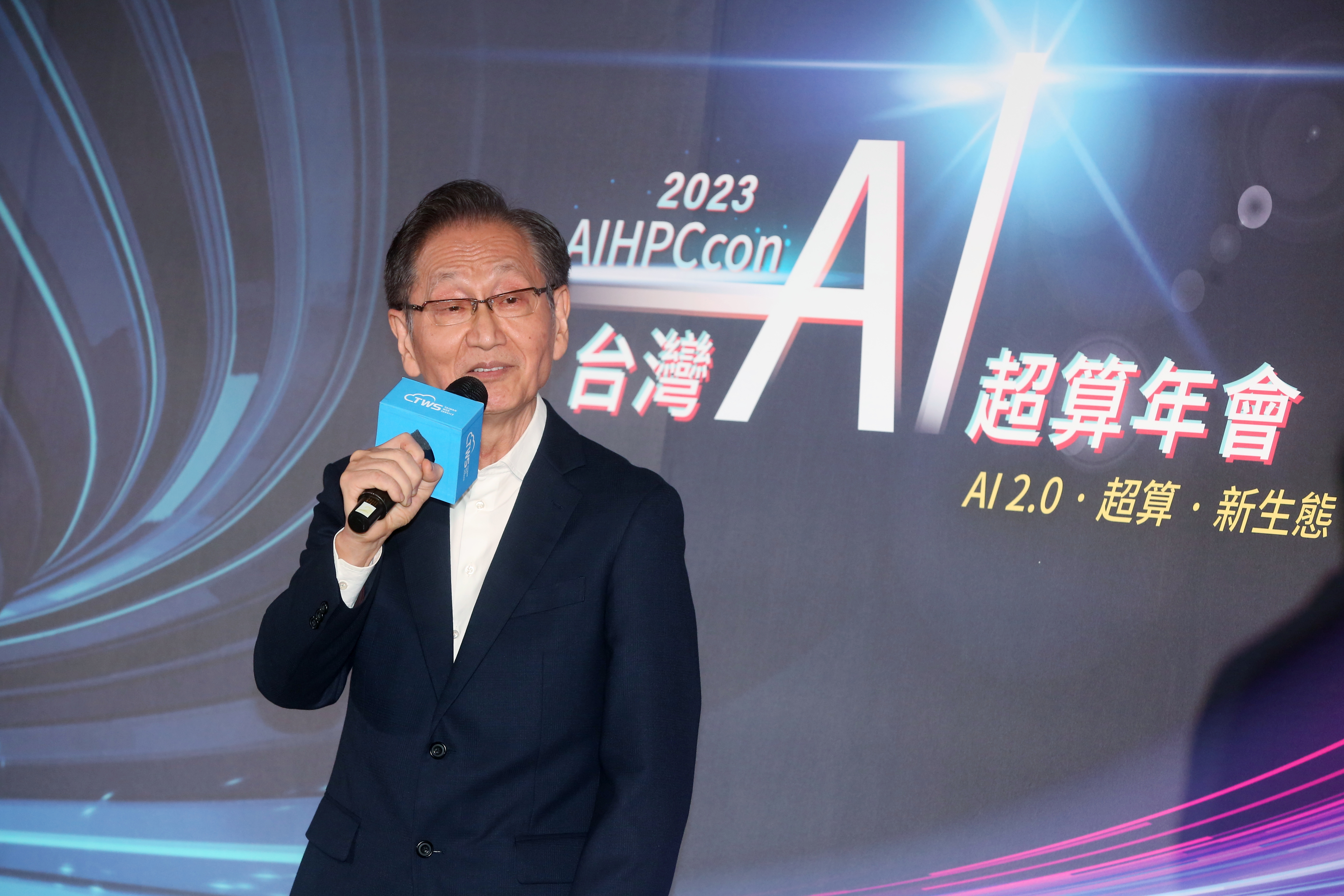 華碩今舉辦台灣AI超算年會，董事長施崇棠在活動會後被媒體追問CPU風暴爭議。