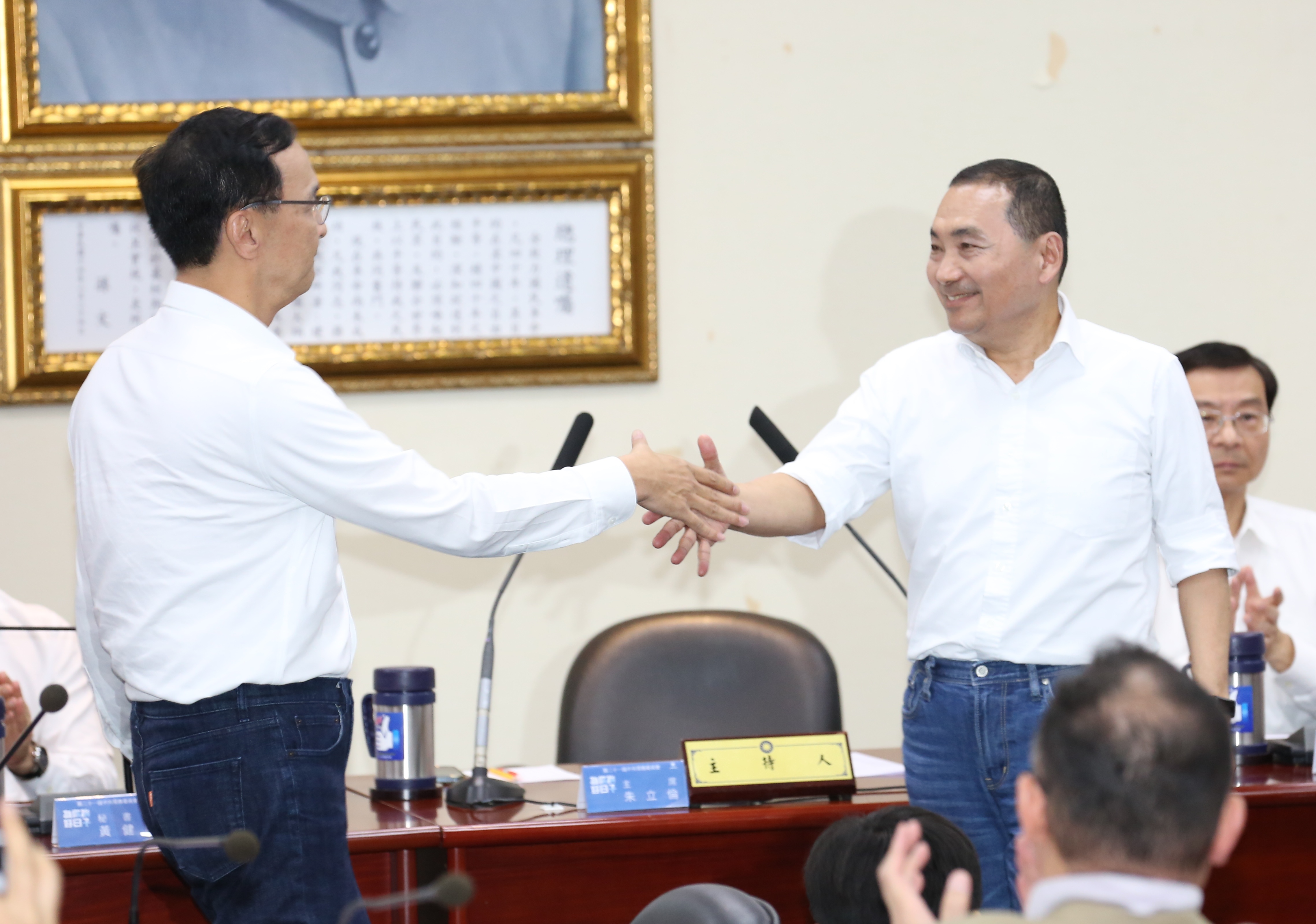 國民黨主席朱立倫今正式對外宣布，徵召侯友宜角逐2024總統大選。