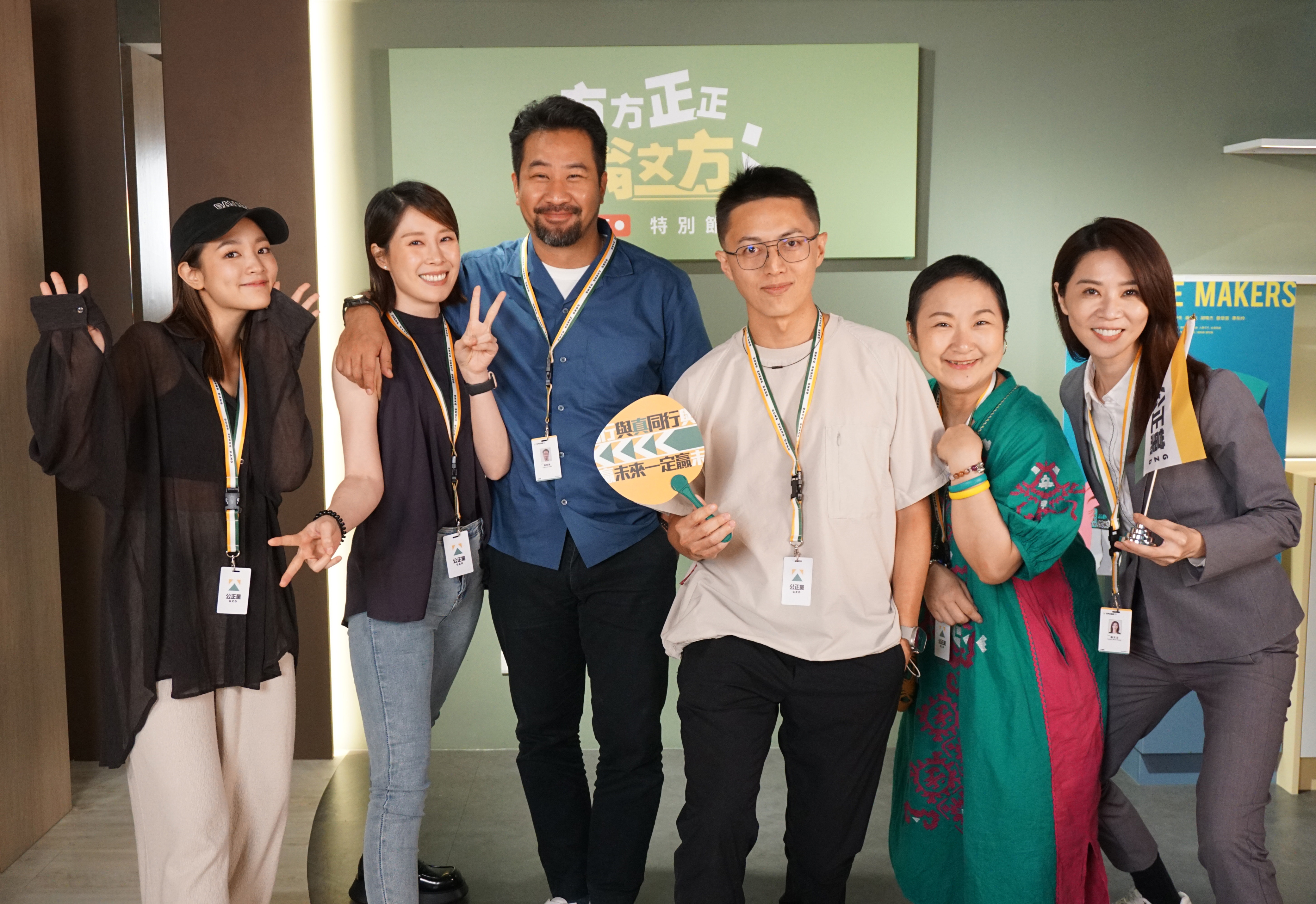 《人選之人》王淨（左起）、蔡亘晏、黃健瑋、導演林君陽、廖梨伶、謝盈萱昨晚齊聚直播暢聊拍戲回憶。（大慕影藝提供）