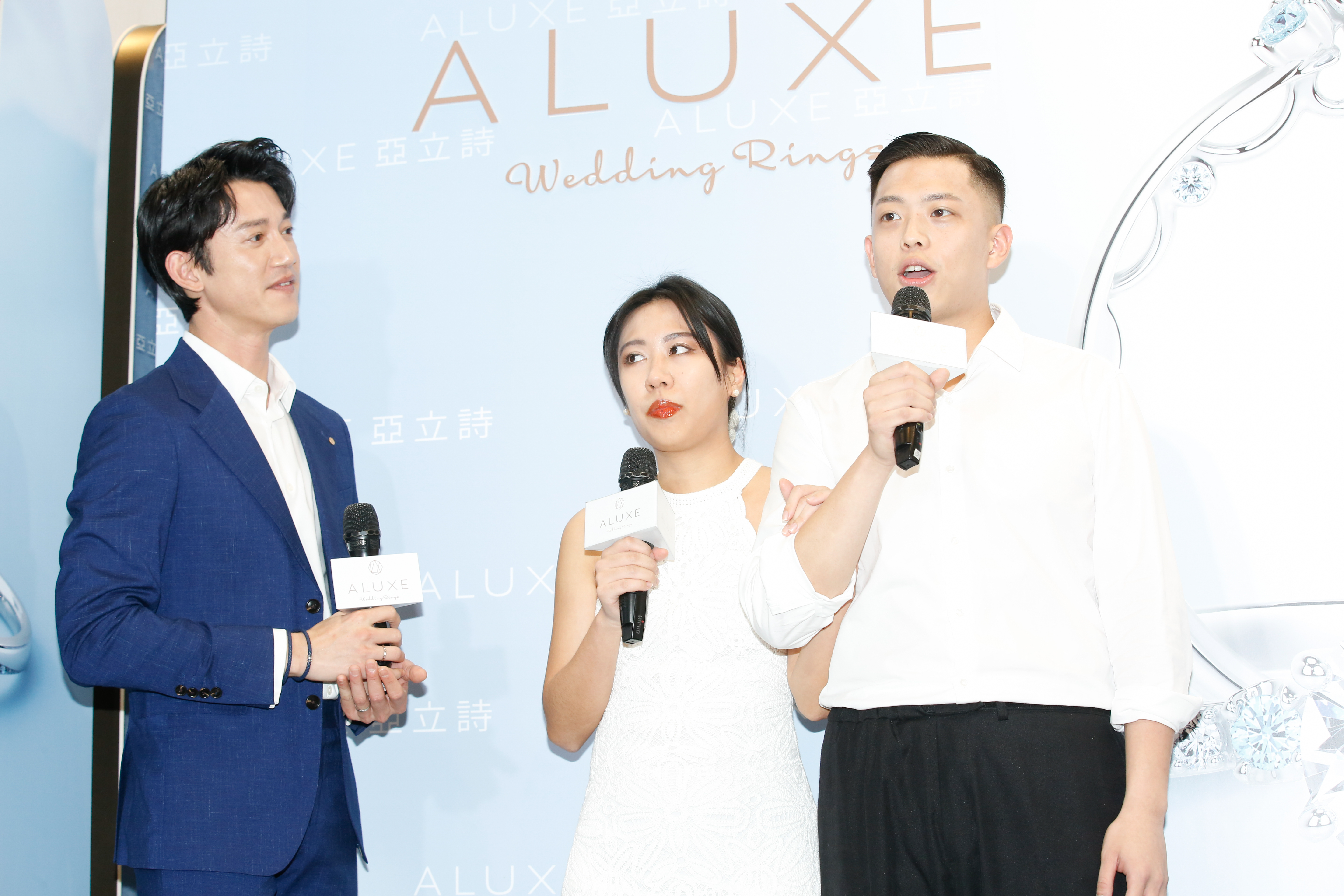 吳慷仁在代言記者會上為新人見證愛的誓言。