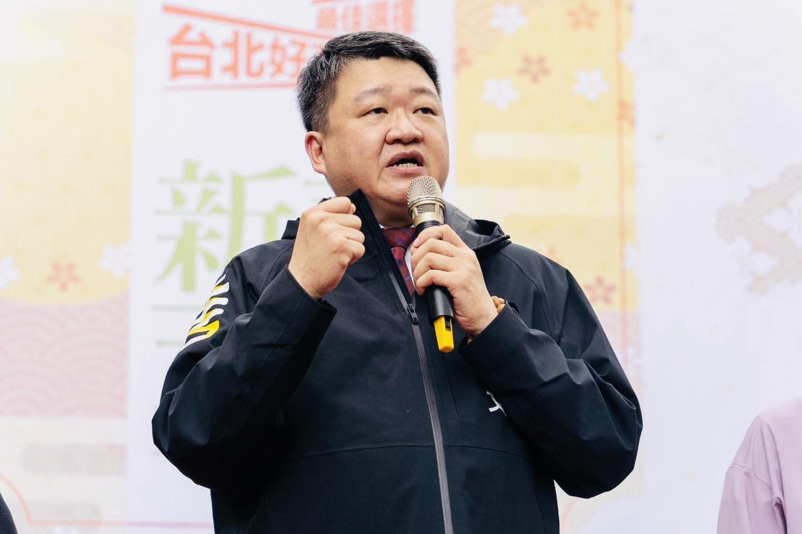 侯友宜選總統，何博文提三問要求侯對新北市民道歉。（翻攝何博文臉書）