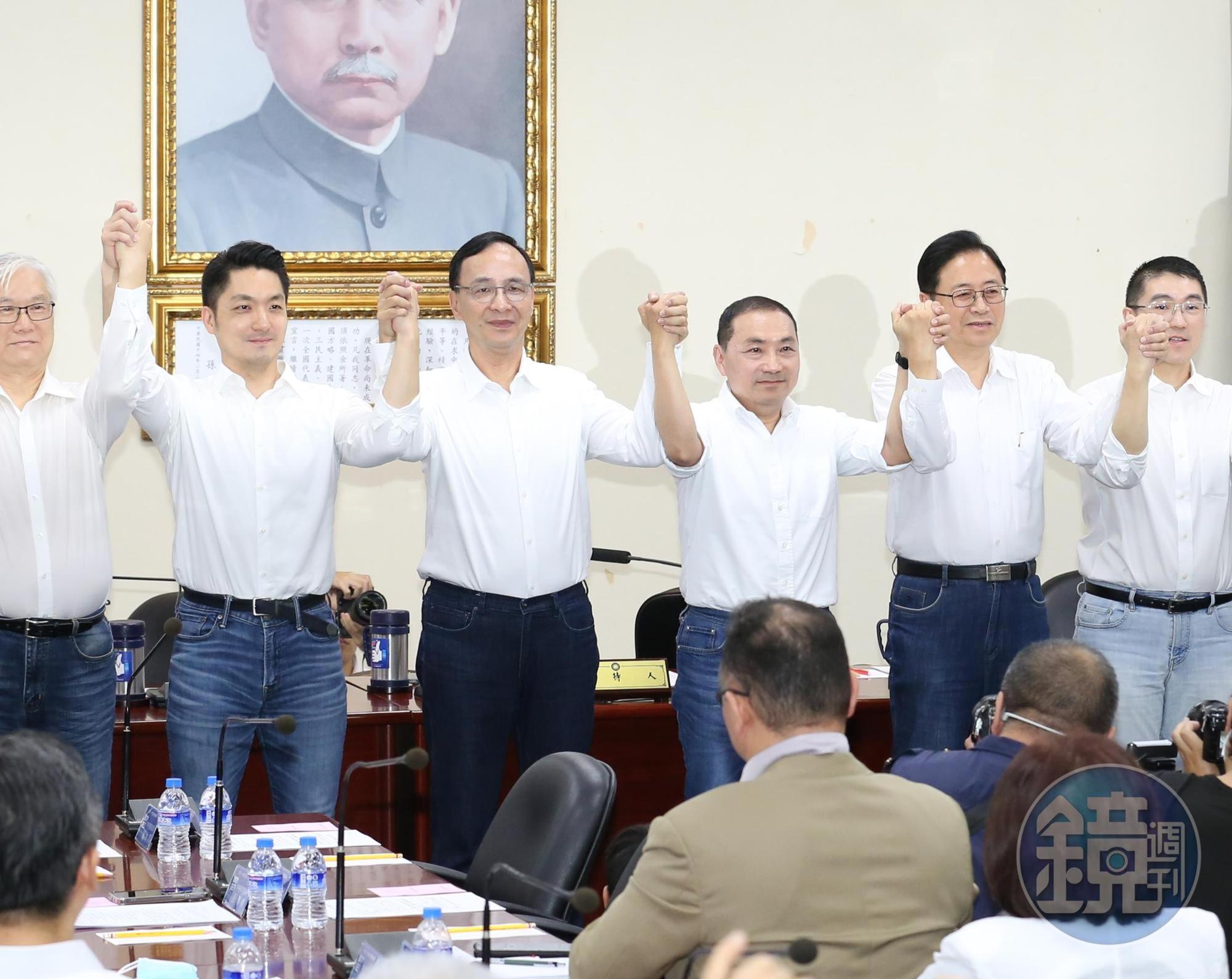國民黨昨正式徵召侯友宜參選2024總統,黨內人士透露,朱立倫事前曾2度與郭台銘會面商討此事,達成決議。