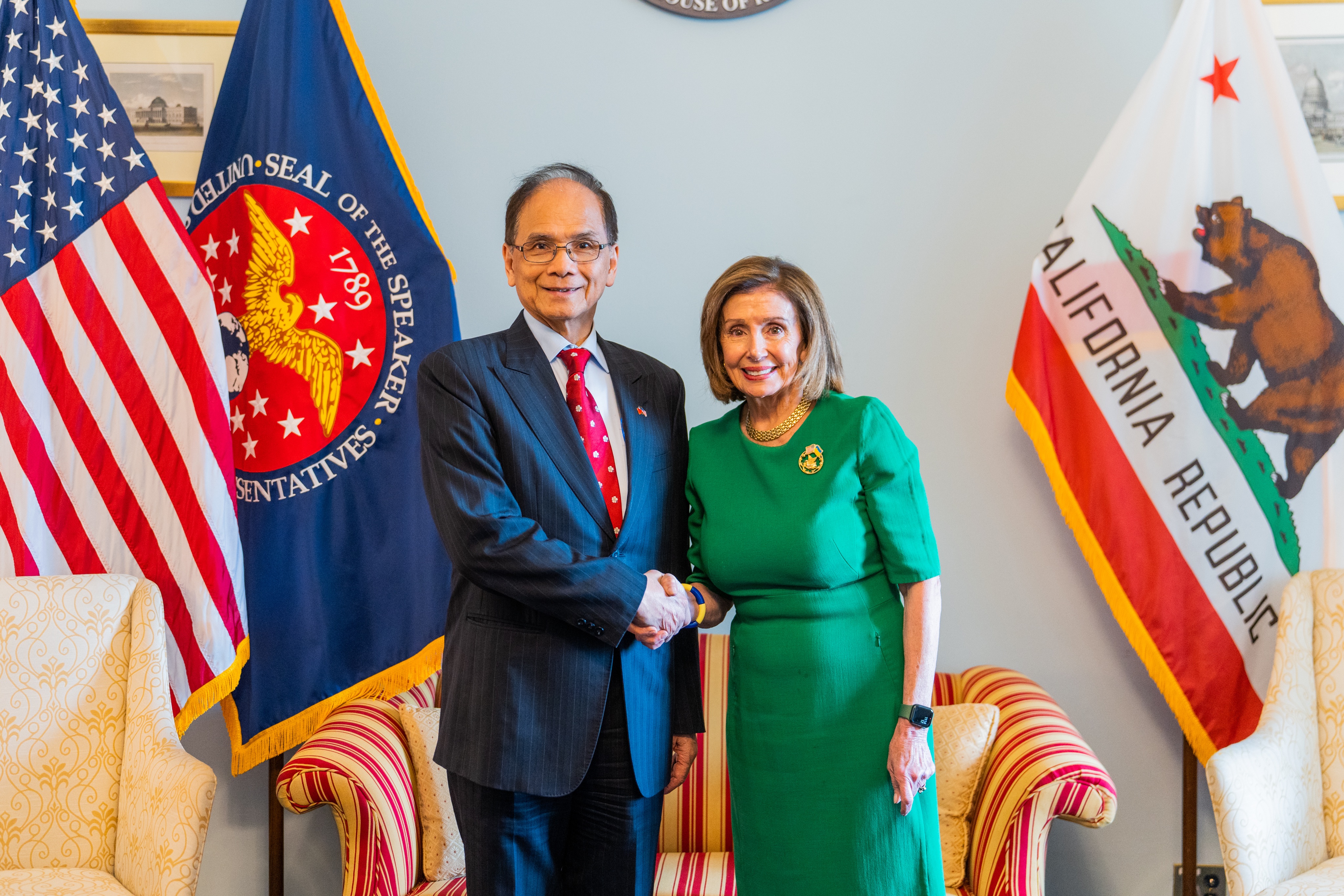 游錫堃訪問美國，與聯邦眾議員、前議長裴洛西相見歡。（翻攝自Nancy Pelosi推特）