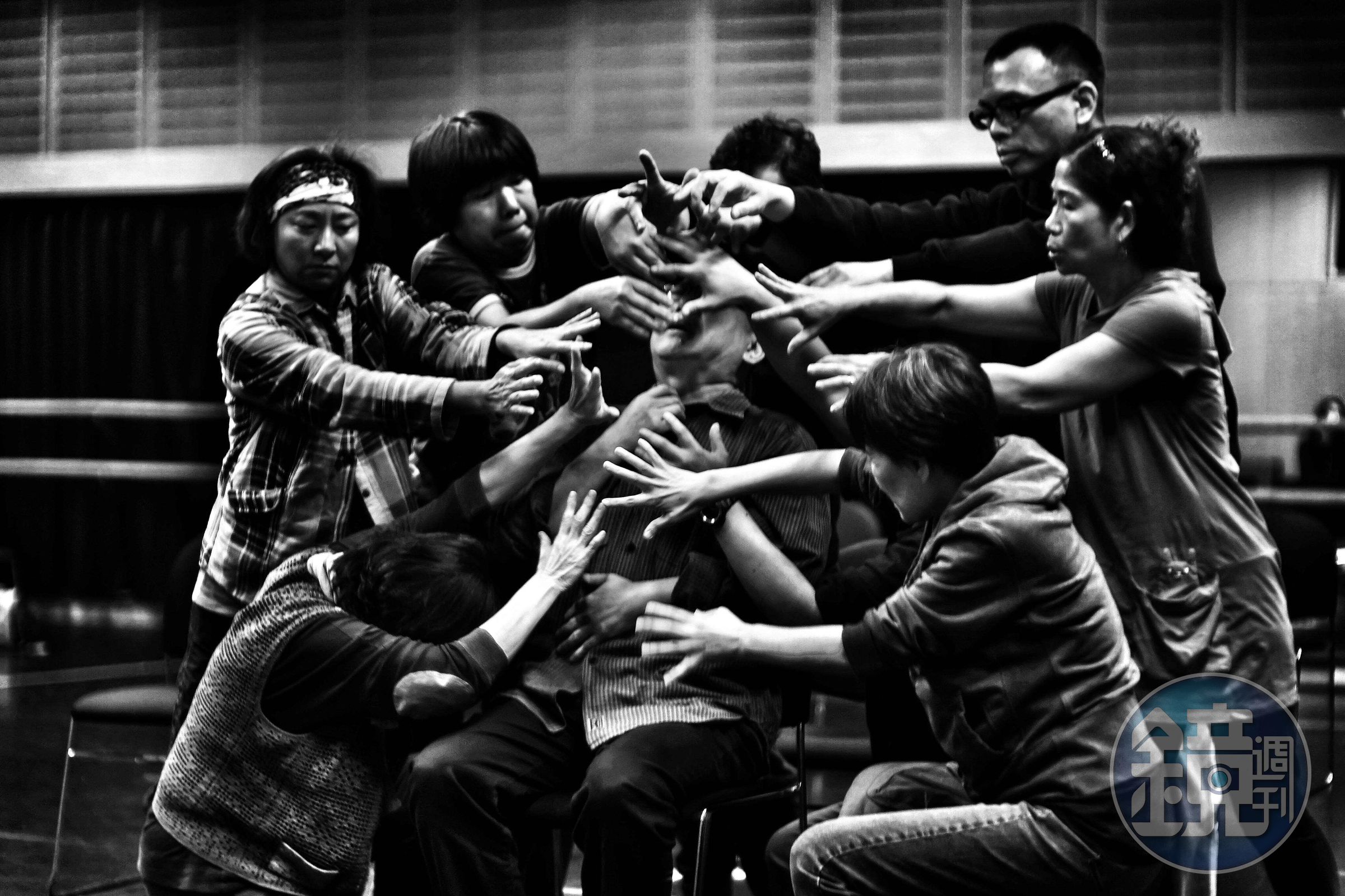 紀錄片《蘭陵40─演員實驗教室》呈現蘭陵劇坊創立40年，這群演員一路走來對劇場的熱愛。（台北電影節提供）