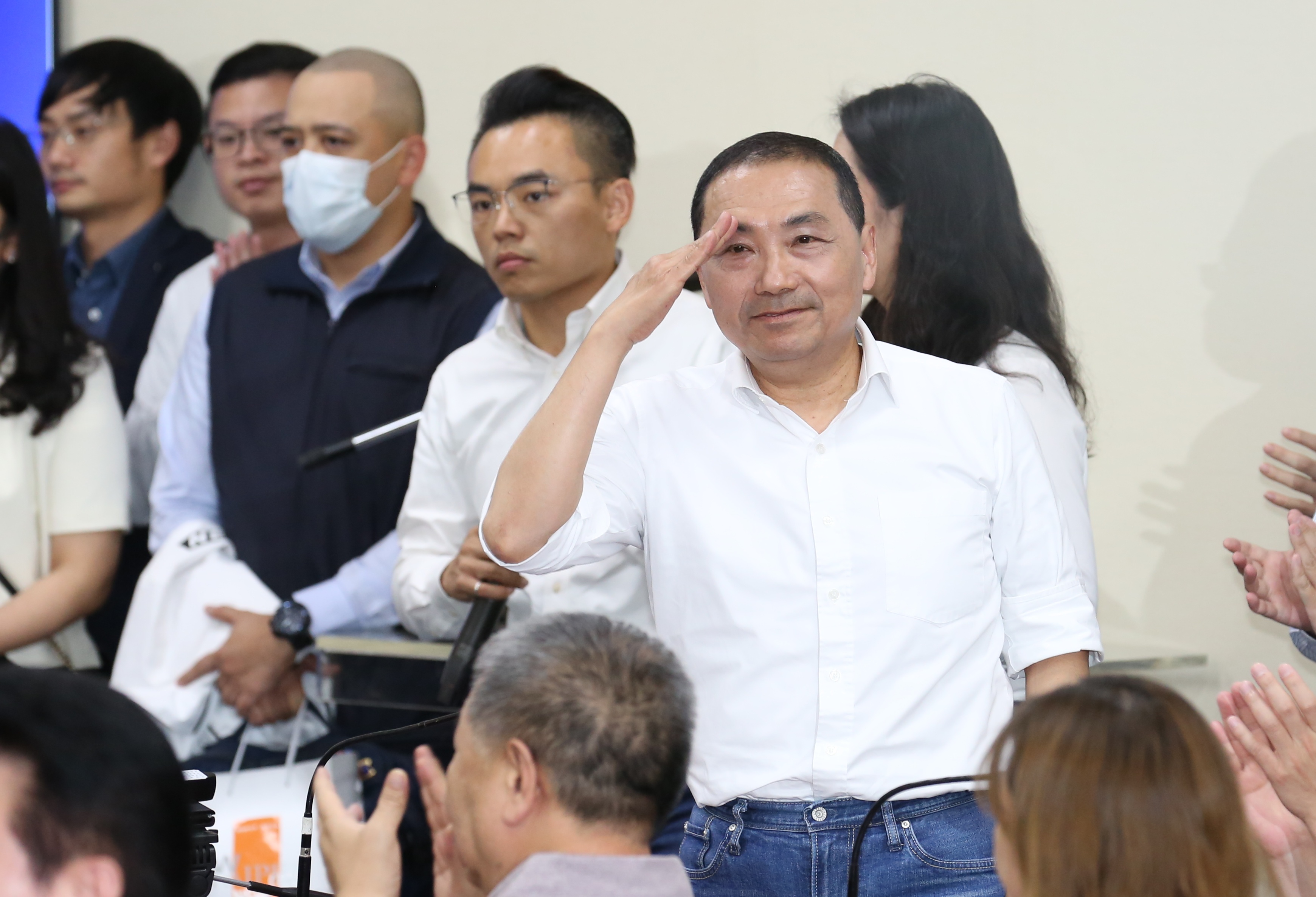 侯友宜確定獲得國民黨徵召，但也引起部分藍營支持者不滿，但國民黨發言人表示，相關言論都是綠營的分化奧步。