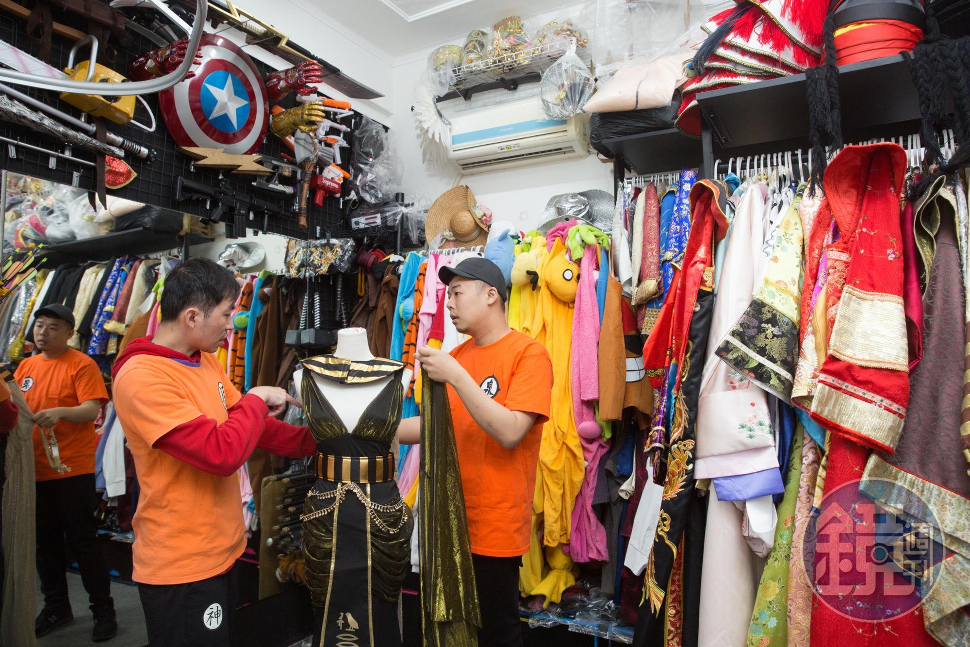 擁有創意靈感的李嘉泉(右)和擅長客服的副店長陳育中(左)合夥創立神龍,深受年輕族群喜愛。