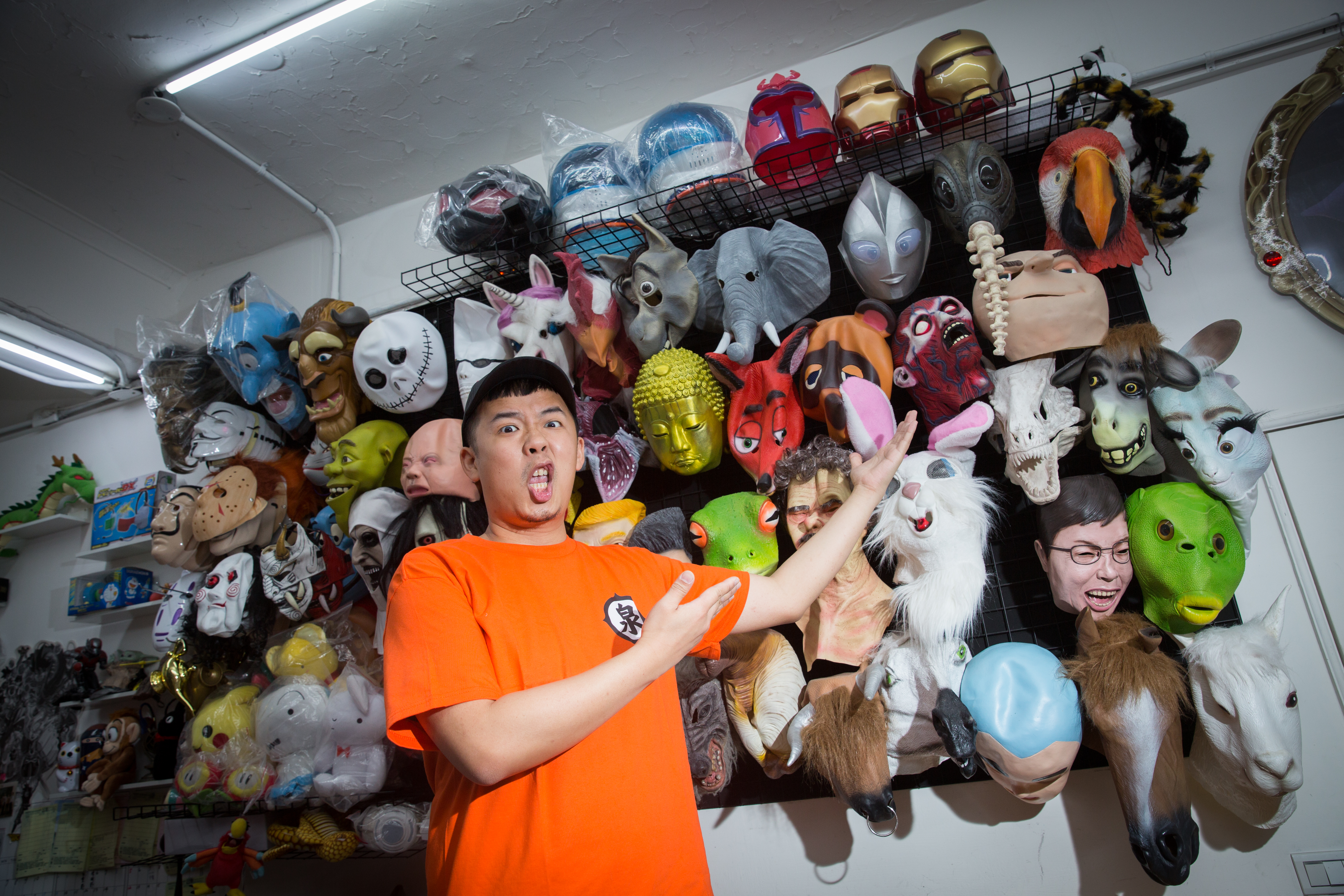 李嘉泉畢業於實踐服裝設計系，對於變裝很有創意想法，也有能力自製服飾。