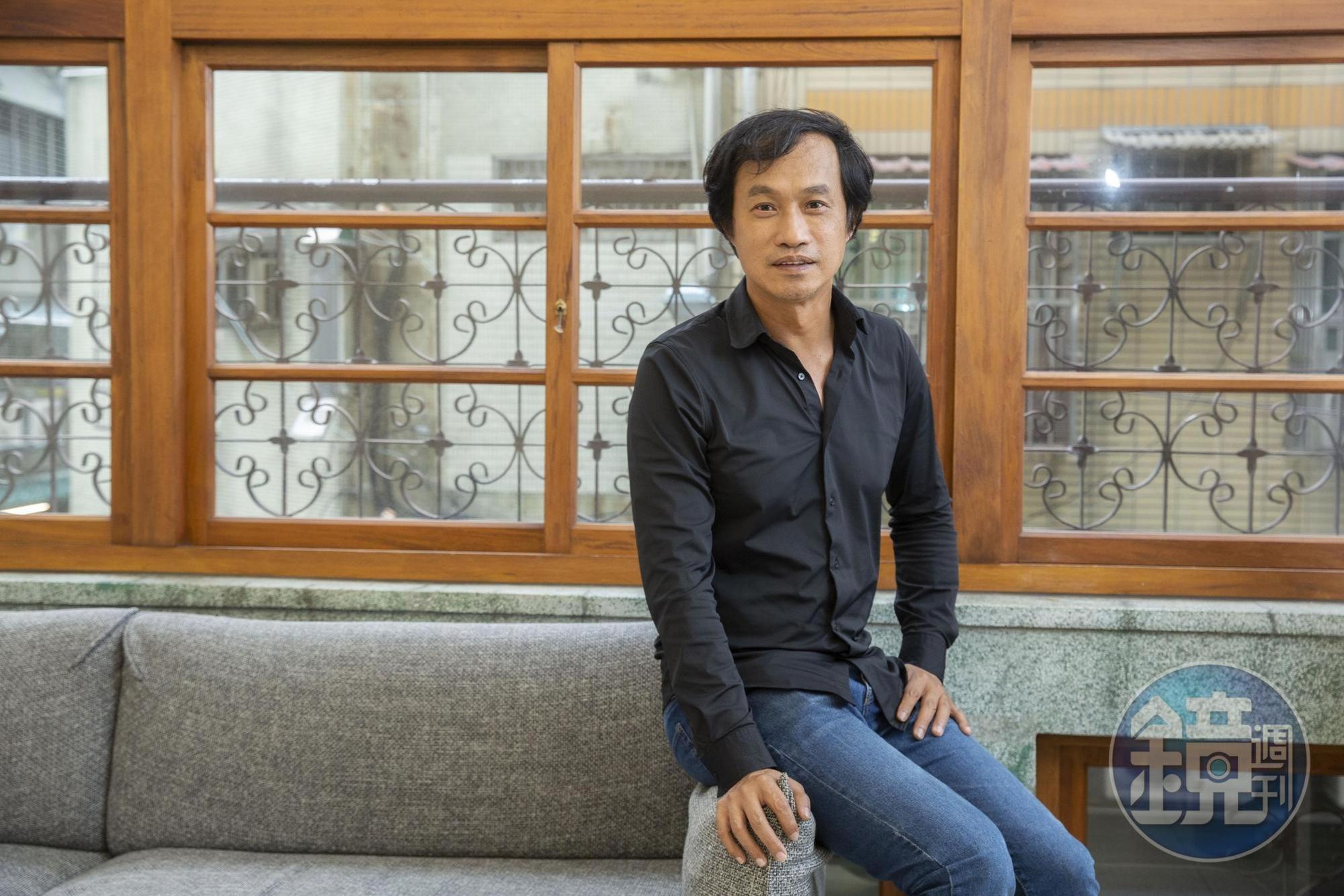詹家龍從事紫斑蝶研究與保育工作逾20年,執導過不少自然生態題材影片。
