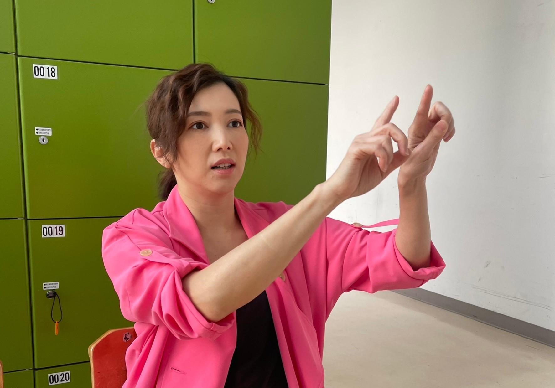 藝人廖家儀分享學習客家話的過程。（民視提供）