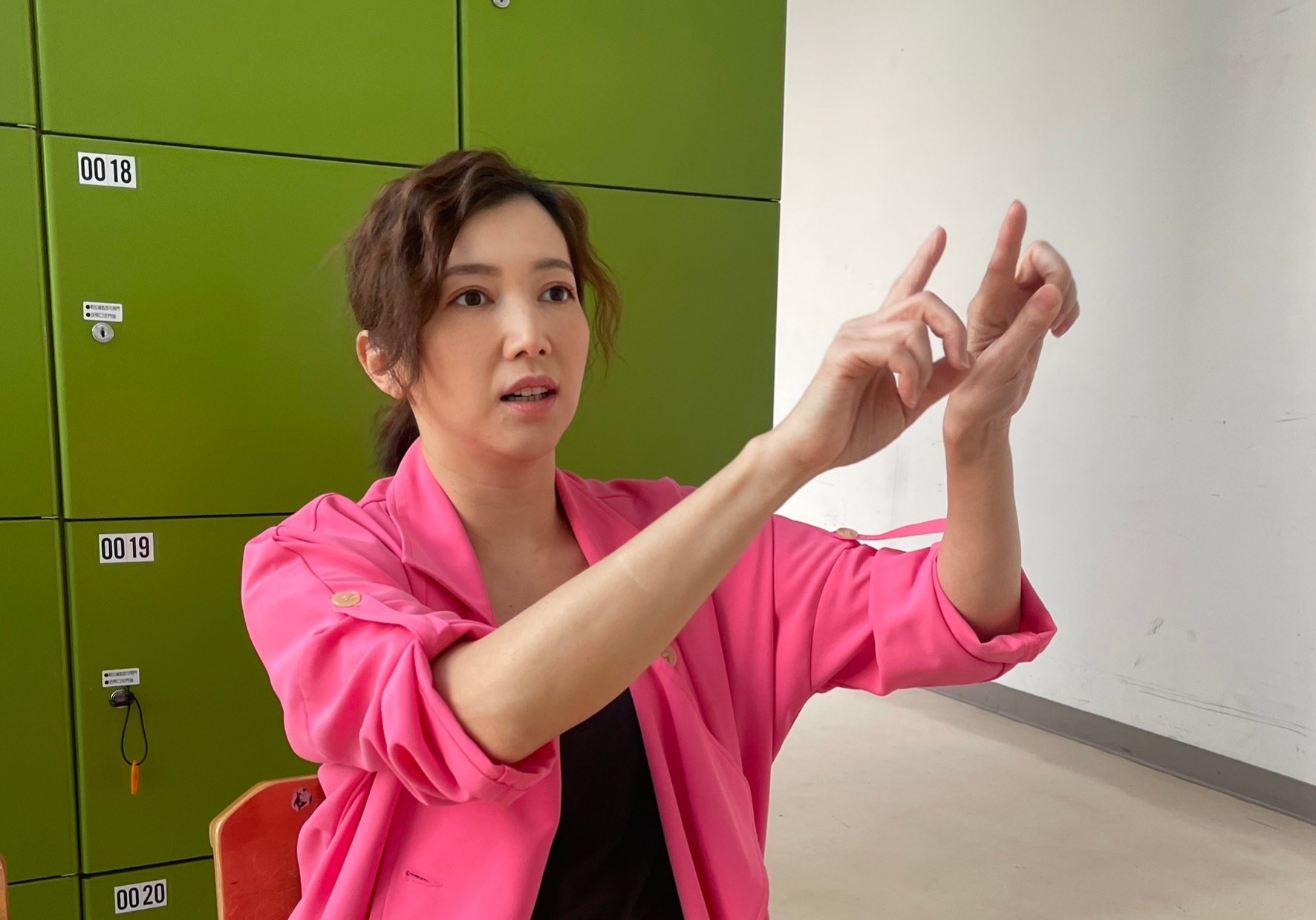 藝人廖家儀分享學習客家話的過程。（民視提供）