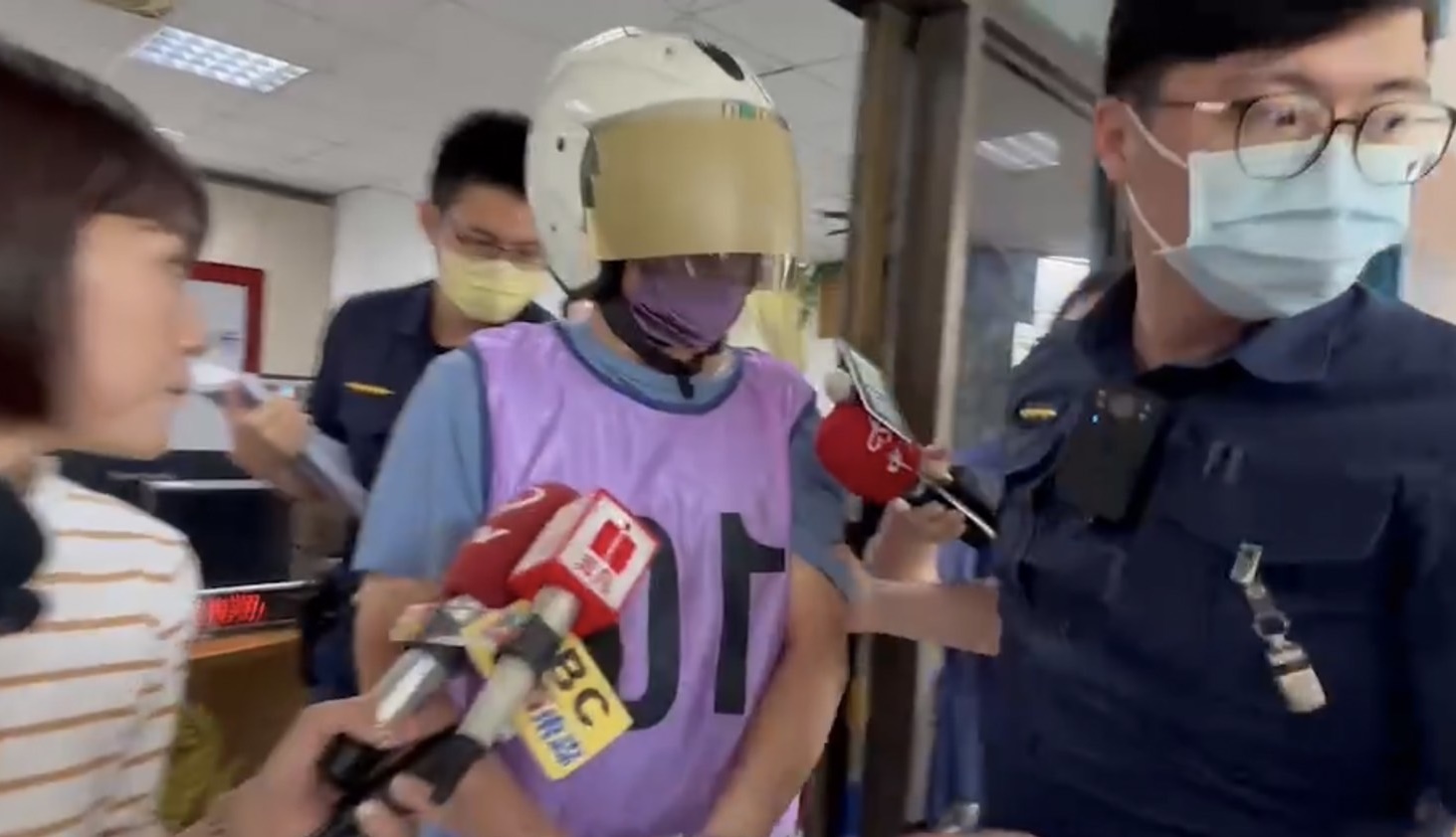 警訊後將印男依法送辦。（翻攝畫面）