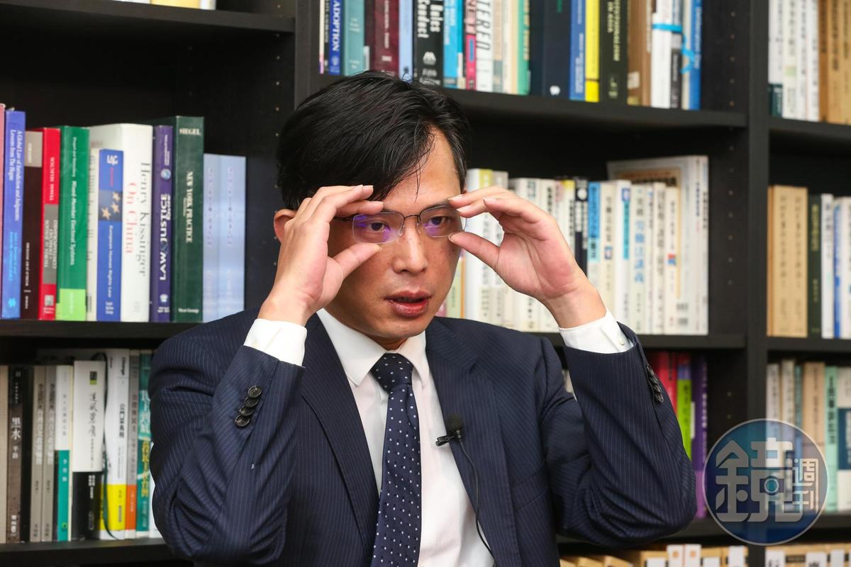 黃國昌再爆料，陳歐珀連保母車都是登記在im.B旗下公司。（本刊資料照）