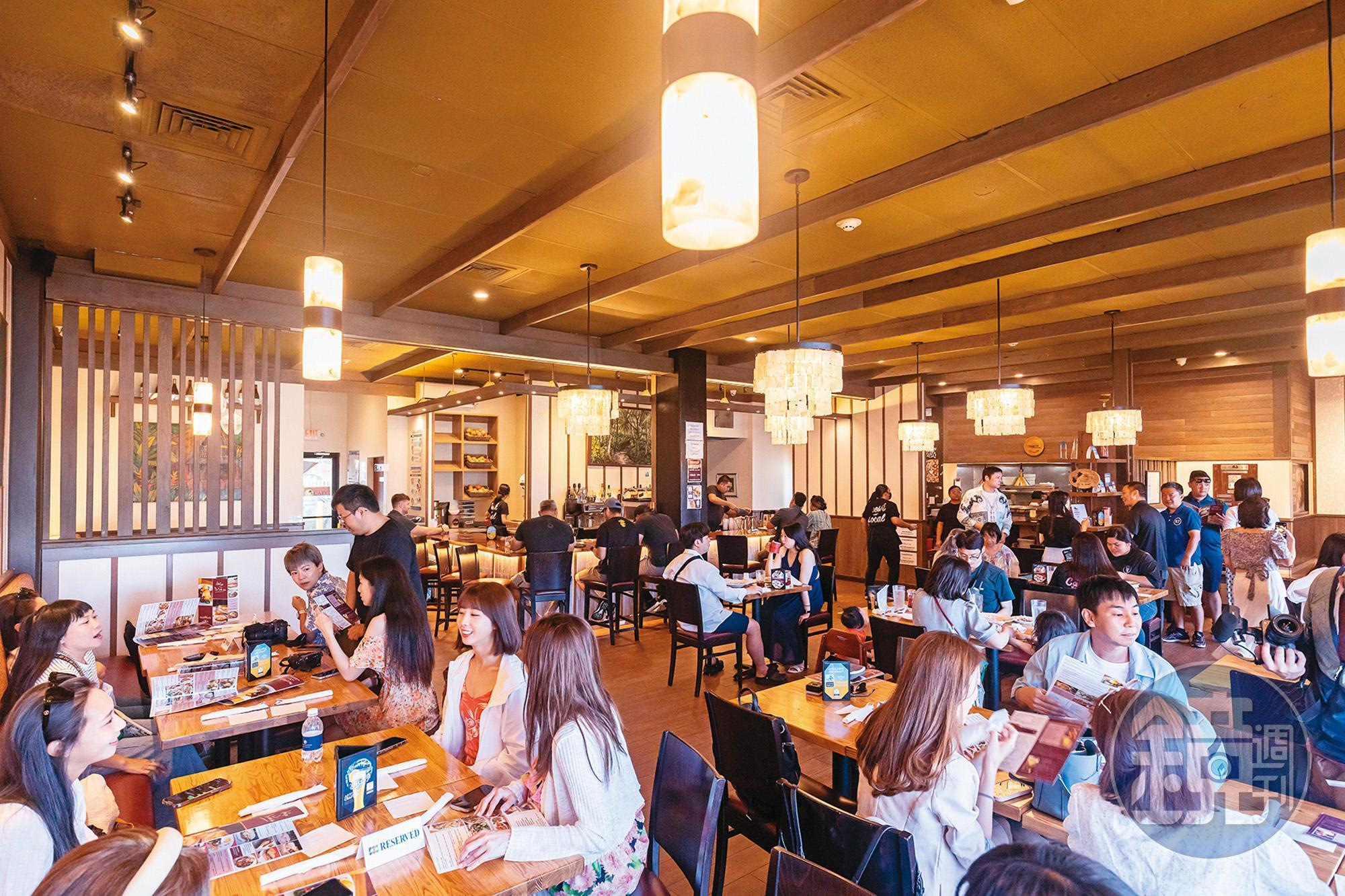 Pika's Café是當地排隊名店,平日室內座位可預先訂位。