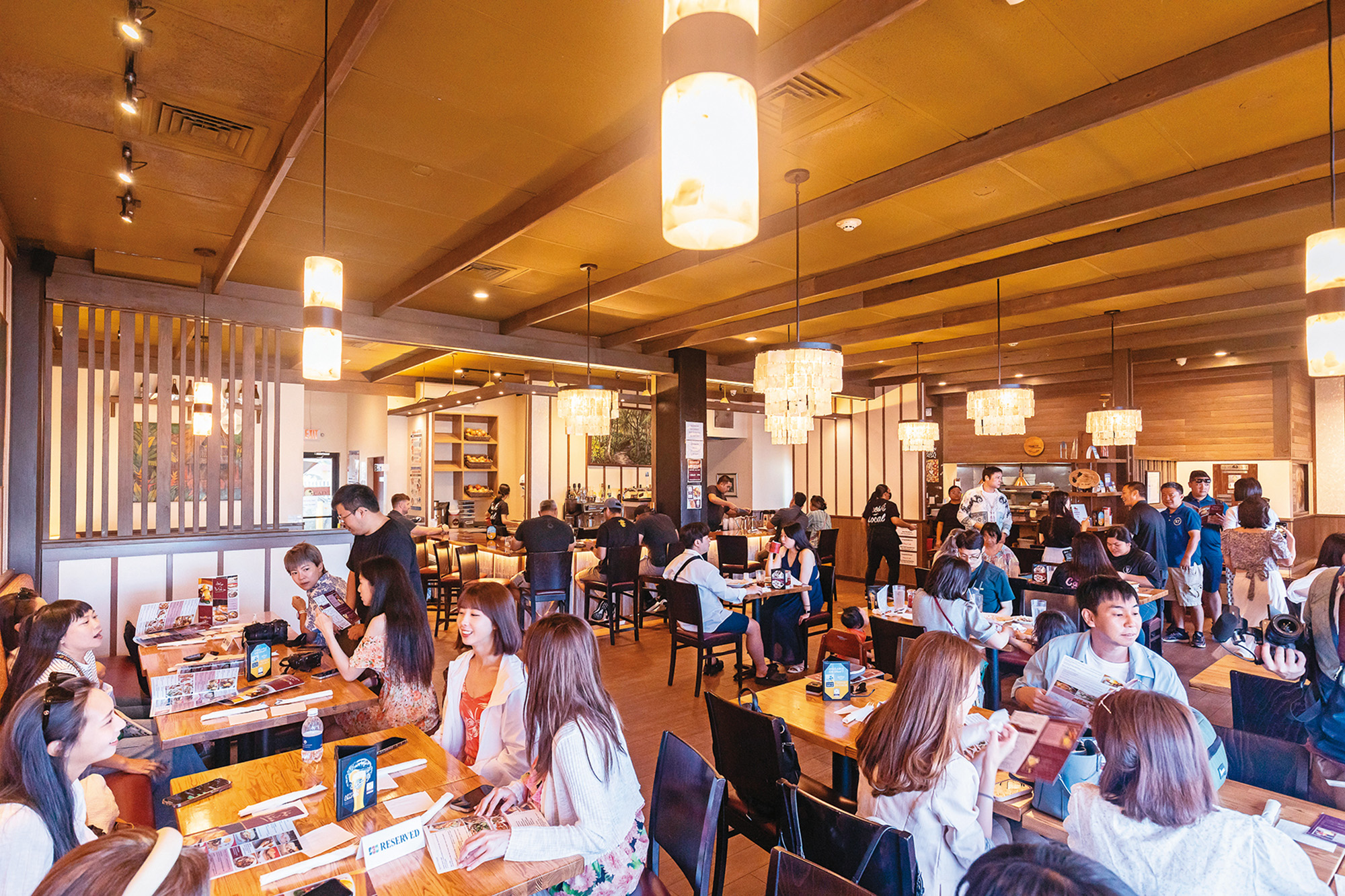 Pika's Café是當地排隊名店，平日室內座位可預先訂位。