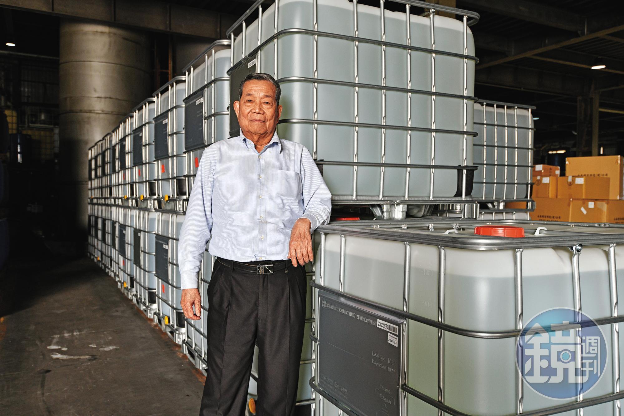 巨聖油脂化學轉型農業生技,張博河開發天然防治資材產品,一年外銷美國150貨櫃訂單。