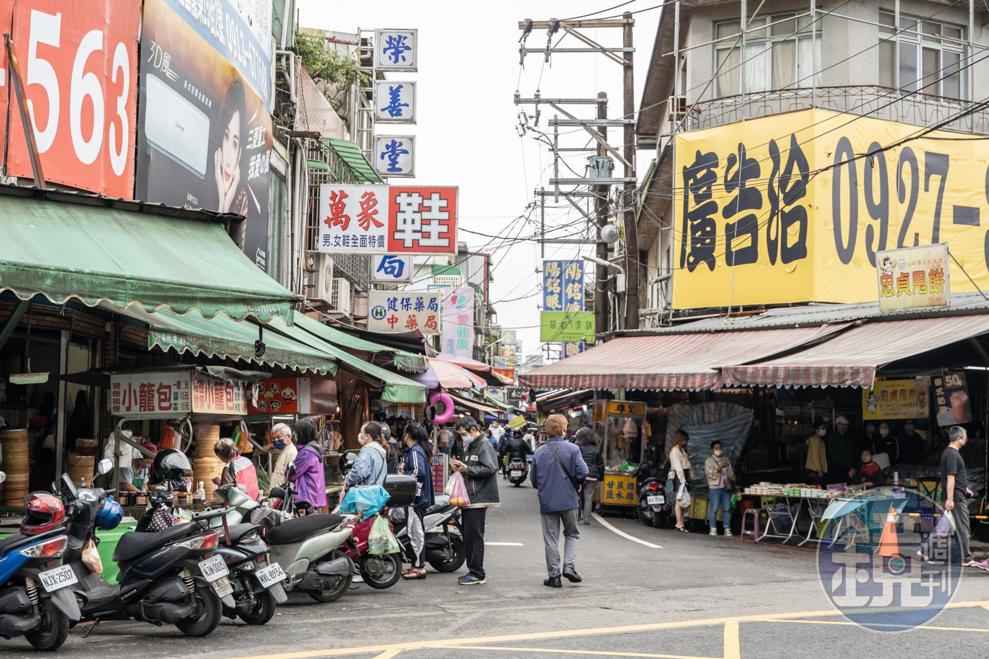 忠貞市場內藏著許多滇緬異國美食與排隊名店。