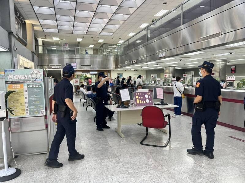 台灣銀行基隆分行也接獲炸彈恐嚇，警方認為可能是張海川涉案。（翻攝畫面）