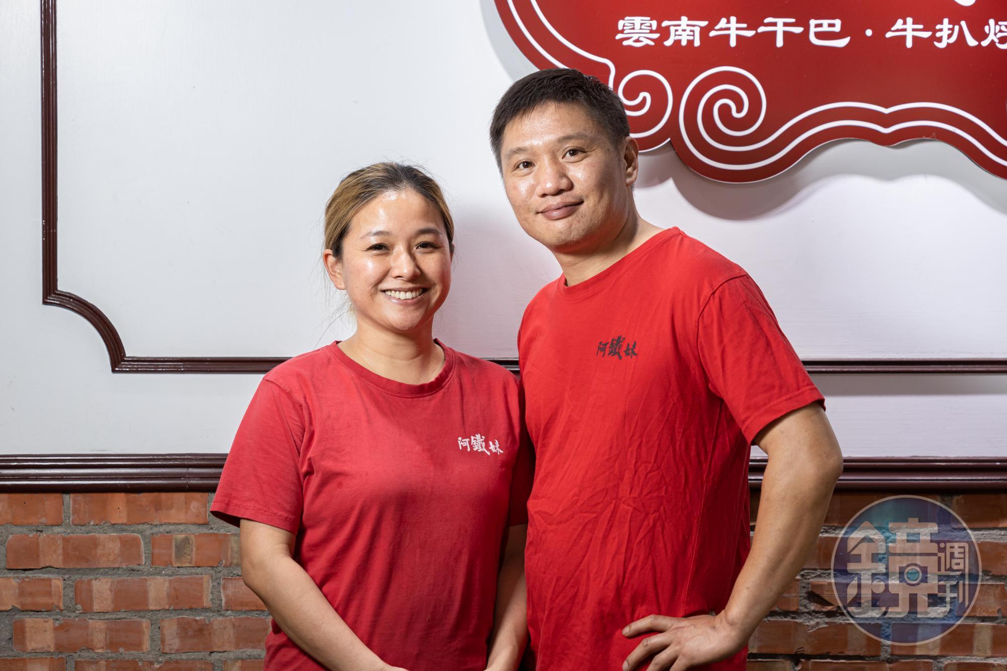 楊秉子（左）是孤軍第三代，出生在緬甸，嫁來台灣後落腳忠貞，賣起家鄉美味。