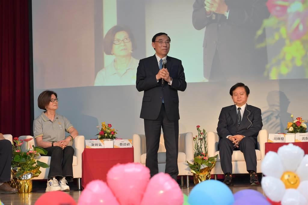 法務部長蔡清祥得知勵志中學女學生的故事後,承諾幫她尋親,如今也傳來好消息。(翻攝自勵志中學官網)