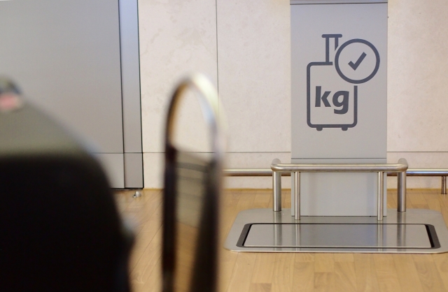 搭乘廉價航空隨身行李超重必須付罰款。（示意圖，photoAC）