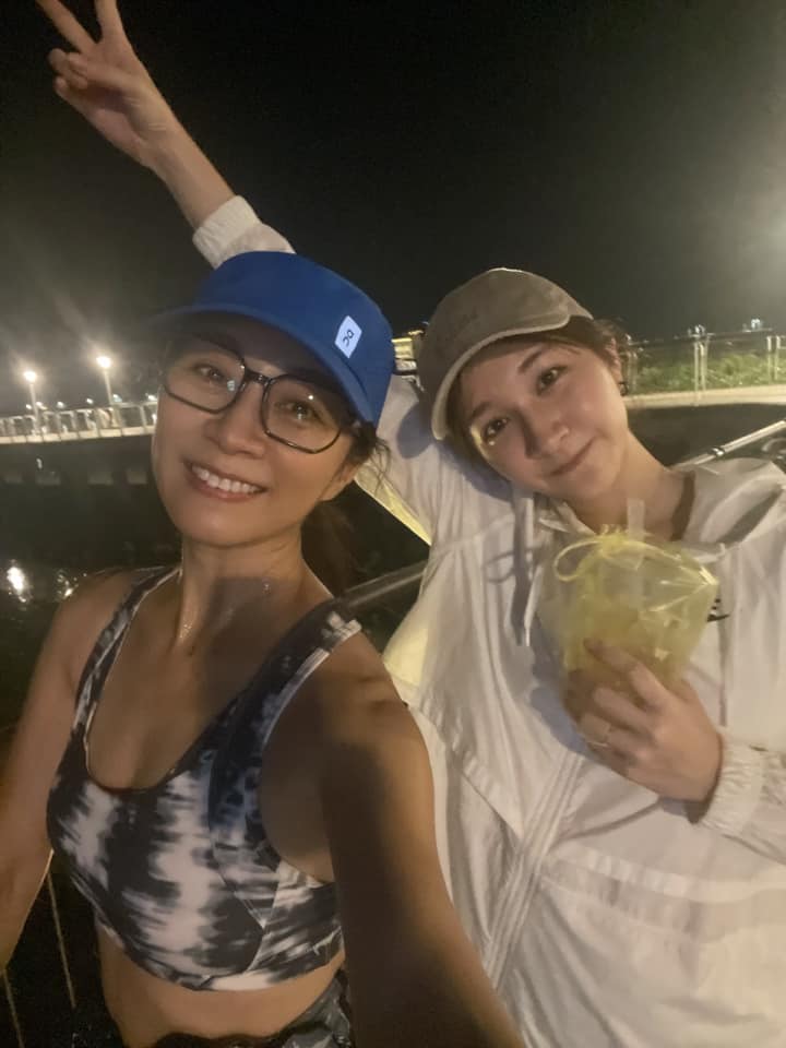 方文琳和女兒合照被讚宛如姊妹。（翻攝自方文琳臉書）