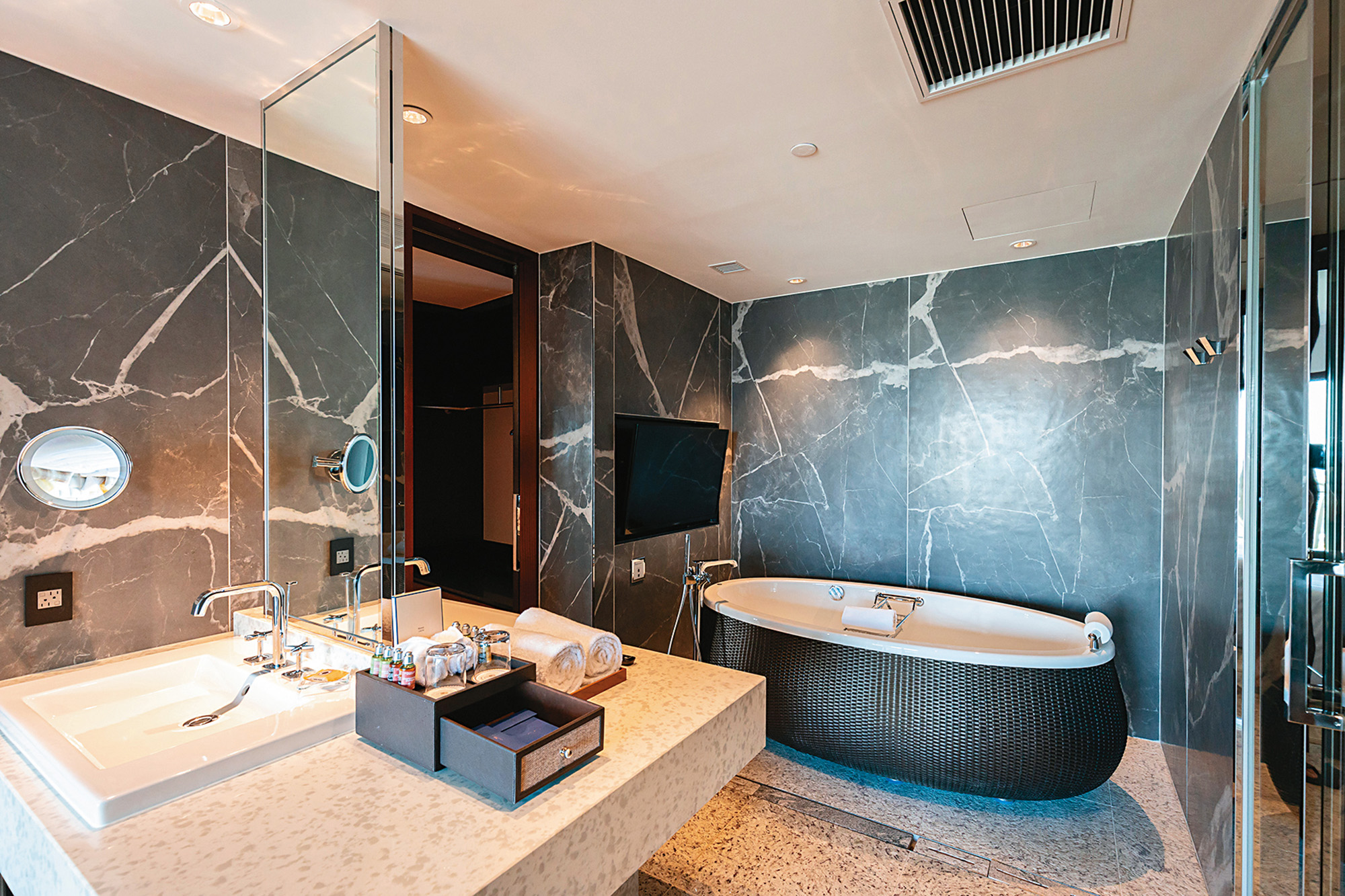 皇家套房的沐浴空間寬敞舒適。