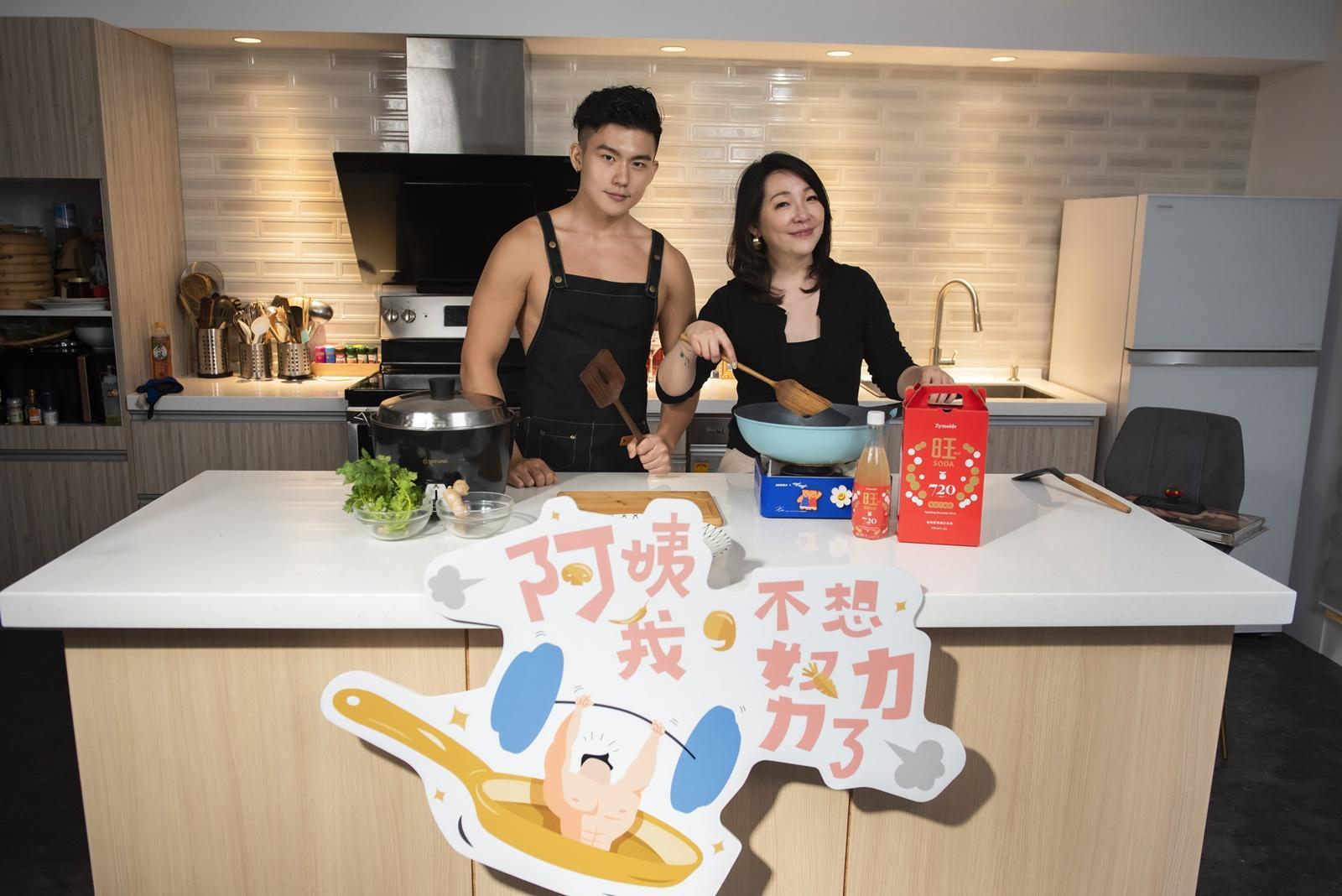 洪仕晟和Amanda的話題葷素不忌。（后花園娛樂提供）