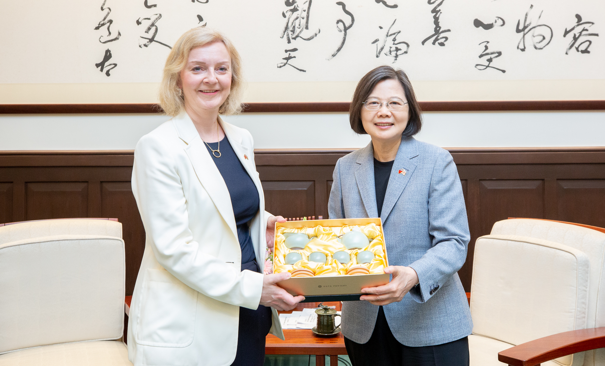 蔡英文今在總統府接見特拉斯。（總統府提供）