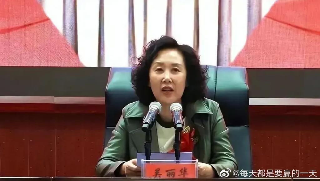 奉行習近平「加油幹」？58歲女副市長涉賄落馬，一年開房265次專睡小鮮肉超淫亂。（翻自微博）