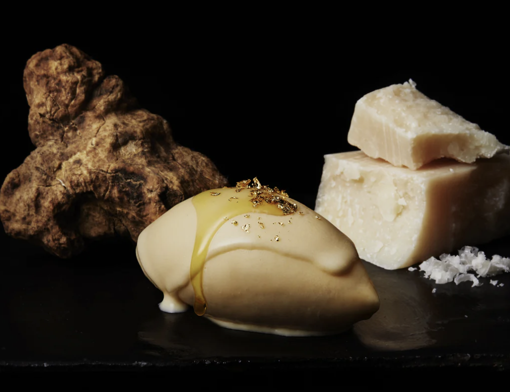 日本一間冰淇淋公司推出一款世界上最貴的冰淇淋，每份售價88萬日圓（約新台幣20萬元）。（翻攝Cellato官網）