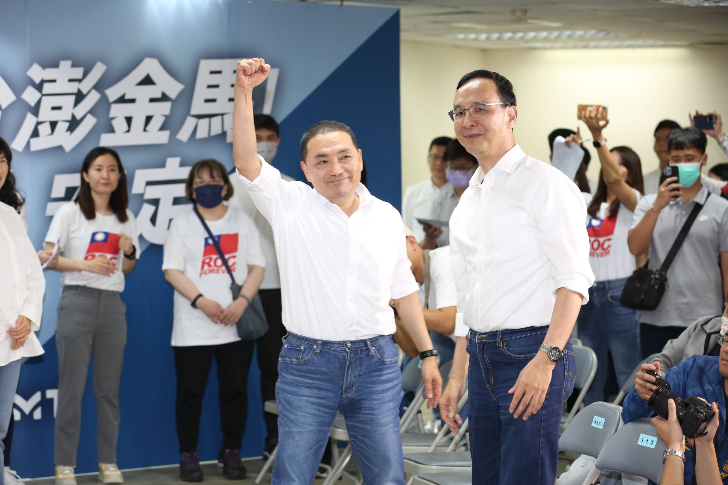 國民黨主席朱立倫致詞時稱讚侯友宜是最強的母雞。
