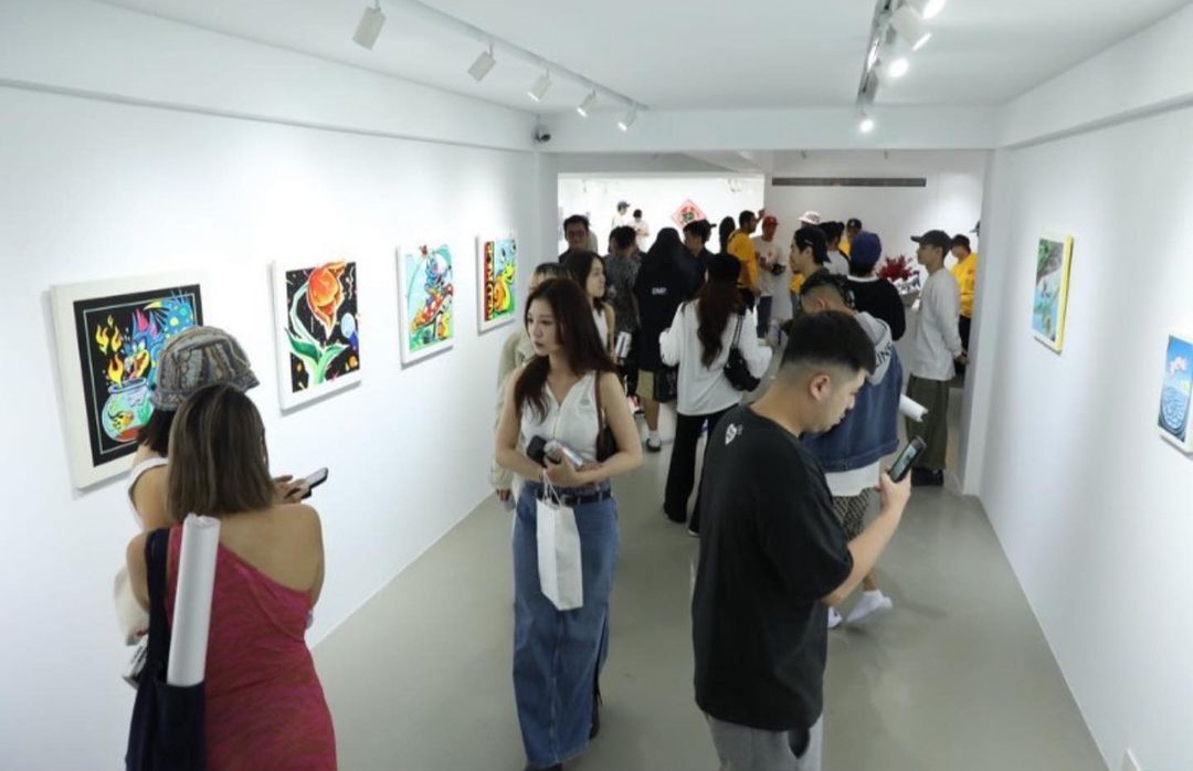 田口悟以頭巾（BANDANA）為發想的巡迴展「BANDANALYZE」上週來到台北。（翻攝自柯家恩Instagram）