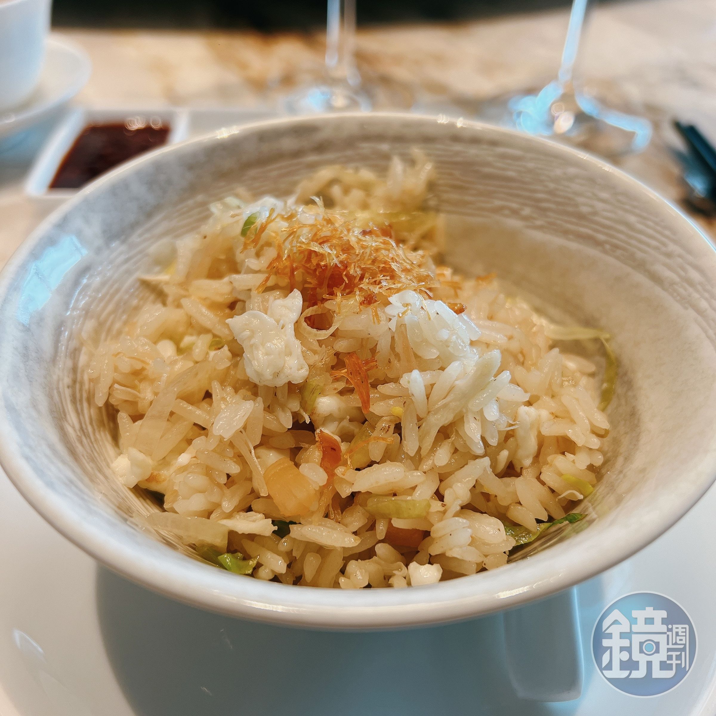 「瑤柱蟹肉蛋白炒飯」是看起來簡單其實最考功夫的菜色。