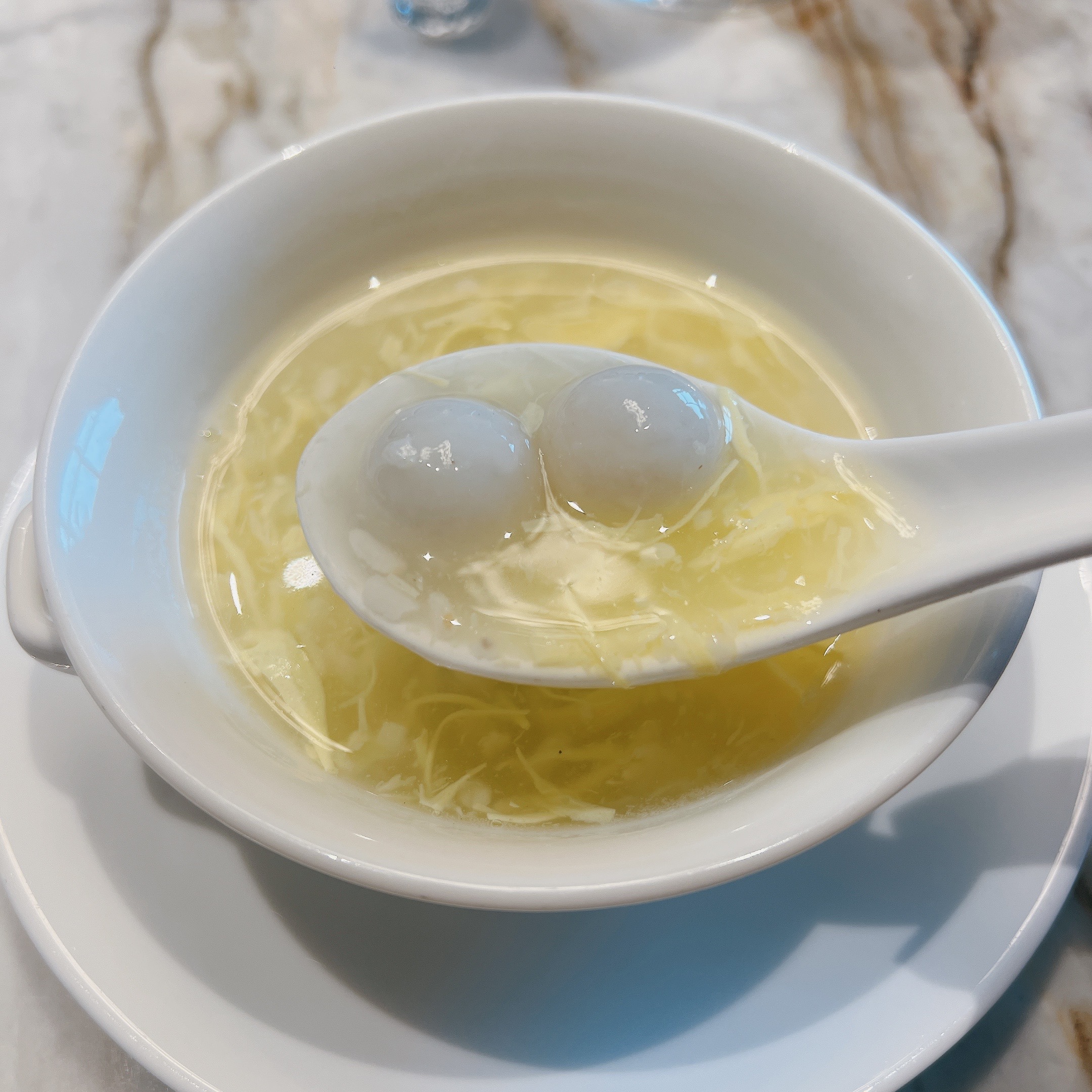 以陳高煨煮的「馬祖高粱酒釀湯圓」是精彩的收尾。