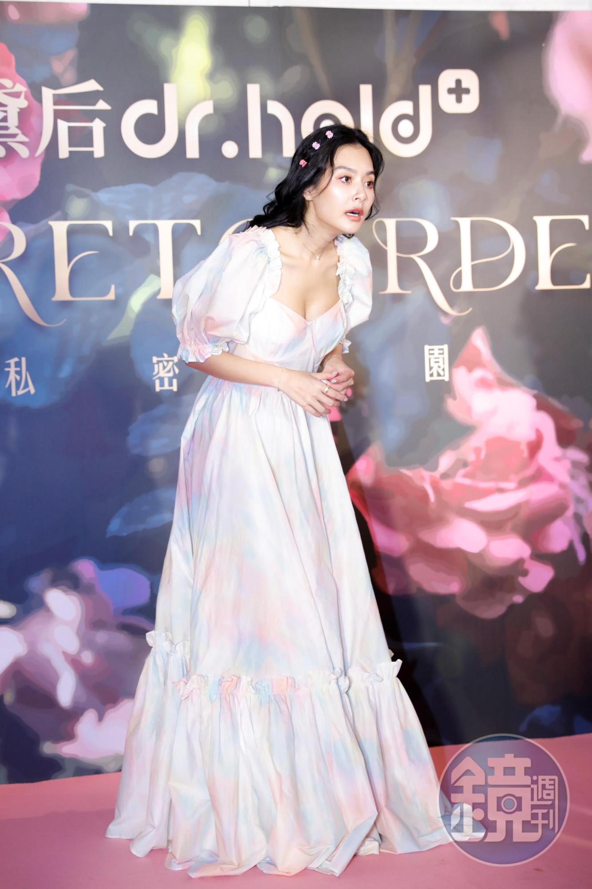 王思佳代言滿檔,去年才續接一年台灣女性私密處第一品牌黛后(Dr. Hold)的代言人。