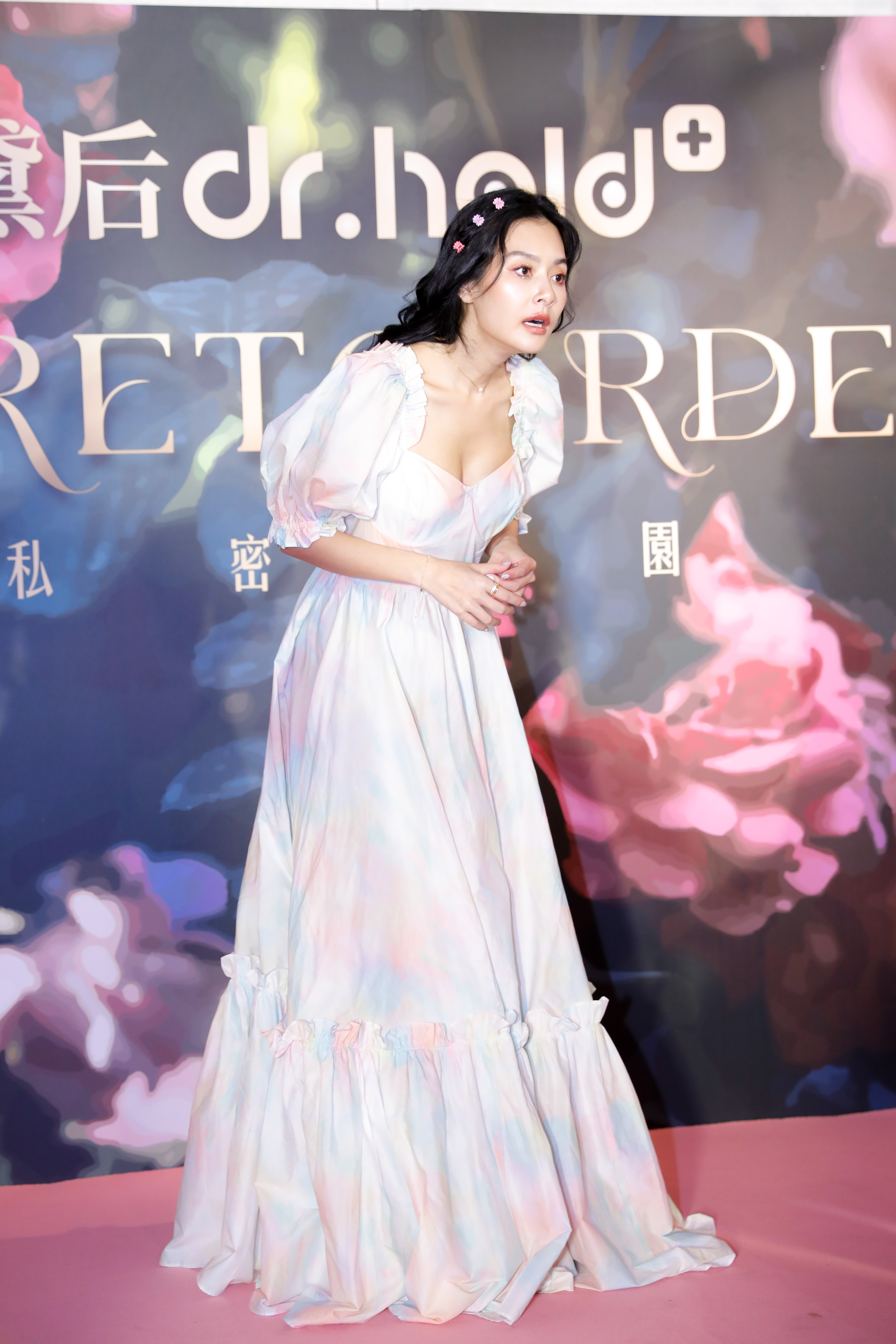 王思佳代言滿檔,去年才續接一年台灣女性私密處第一品牌黛后(Dr. Hold)的代言人。
