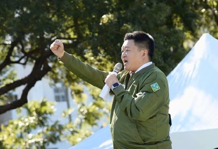 侯友宜認為執政黨打房沒效果，何博文反轟侯高價變賣板橋社宅用地。（翻攝自何博文臉書）