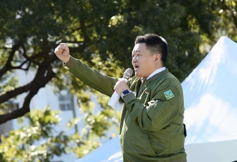 侯友宜認為執政黨打房沒效果，何博文反轟侯高價變賣板橋社宅用地。（翻攝自何博文臉書）